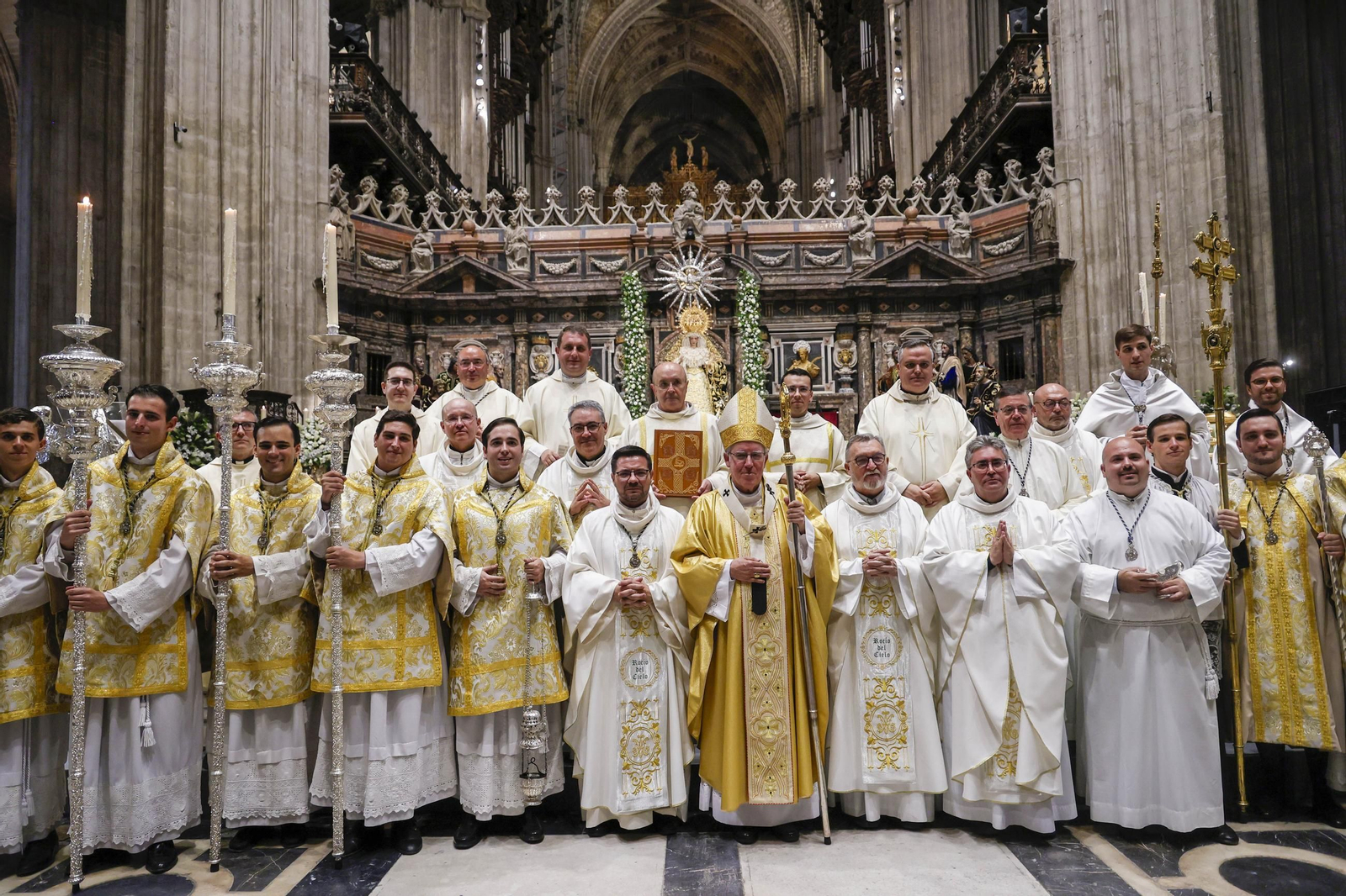 La coronación de la Virgen del Rocío en imágenes