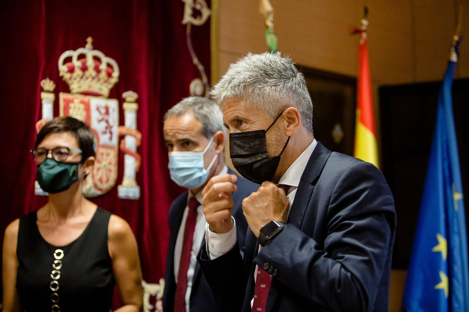 El ministro, junto a José Pacheco y la directora de la Guardia Civil.