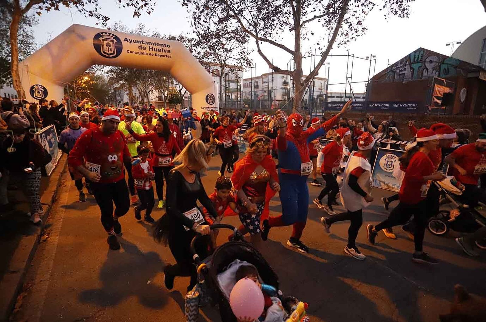 Imágenes de la carrera de San Silvestre en Huelva