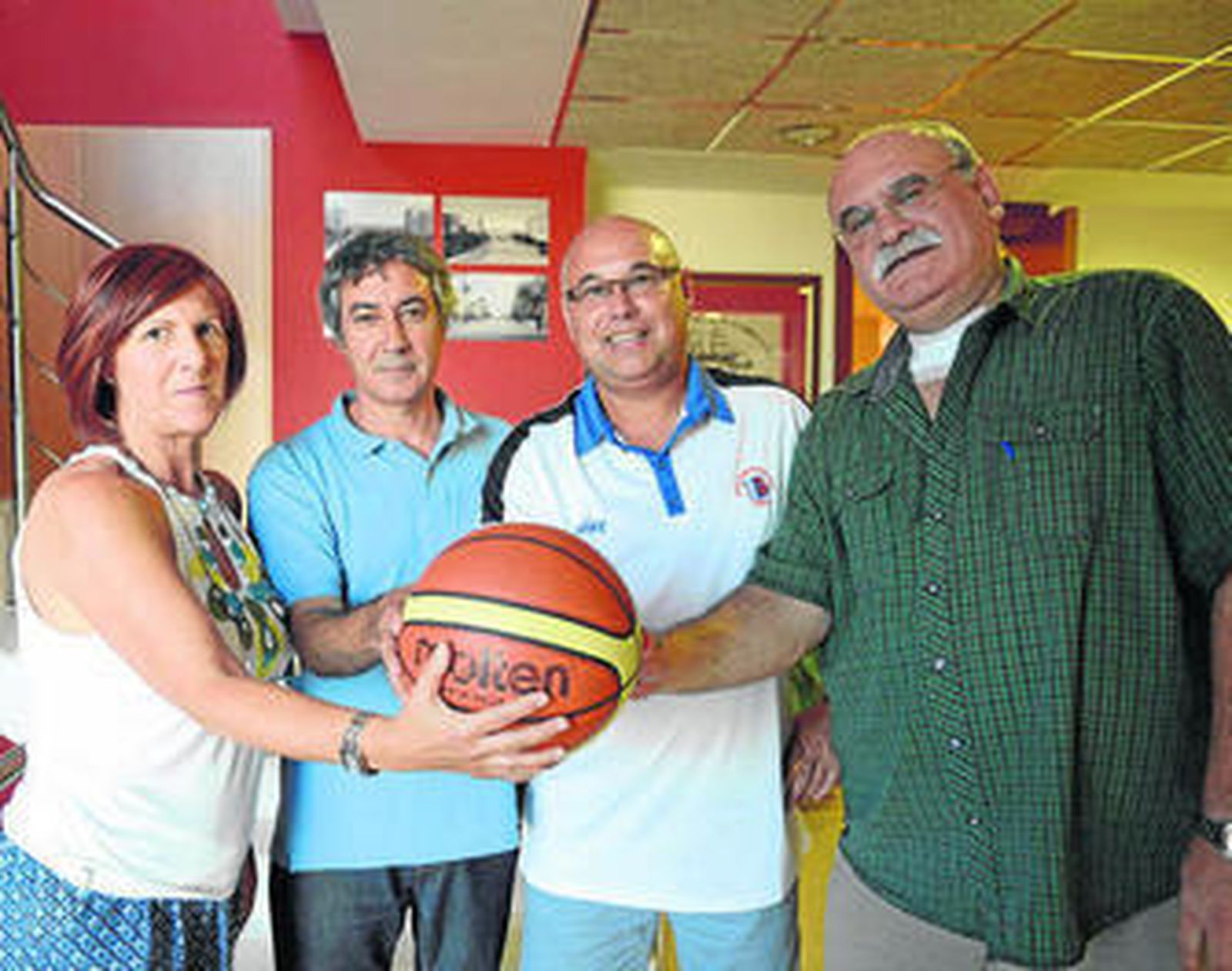 Mari Ángeles Aparicio, José María Martínez, Ignacio Pérez y Pepe Arriaza, todos a una.