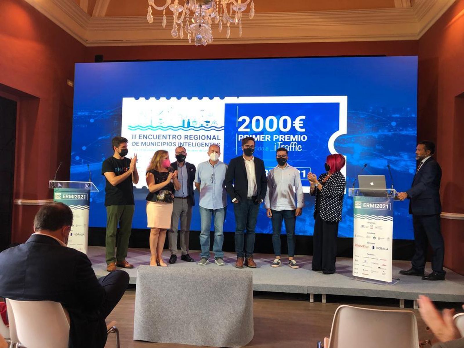 Ganadores del primer premio del hackaton del Encuentro Regional de Municipios Inteligentes.