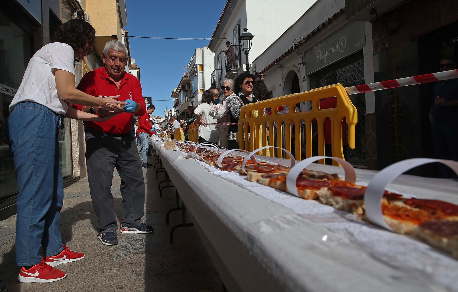 La III Tosta Ibérica Gigante de Los Barrios, en imágenes