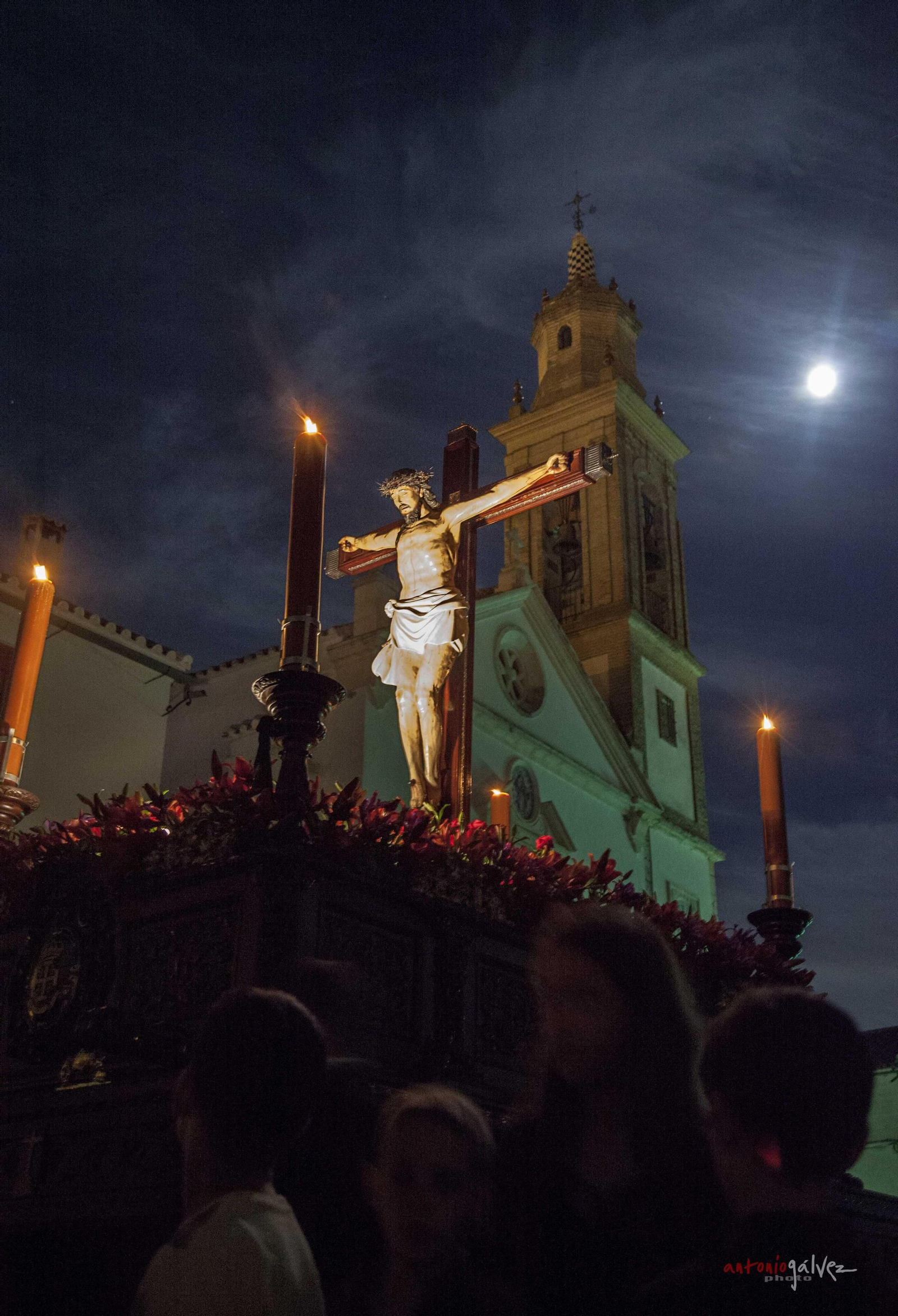 El Cristo del Vía Crucis en la noche del Viernes Santo.