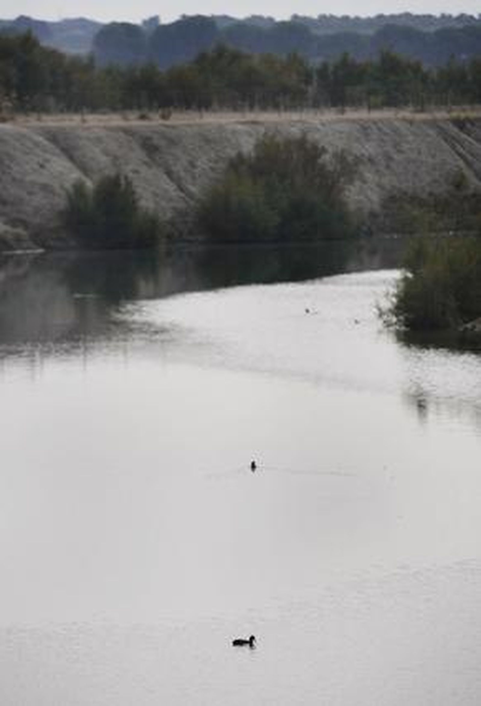 Agua en los inmensos hoyos creados por la explotación minera. 

Foto: Fito Carreto