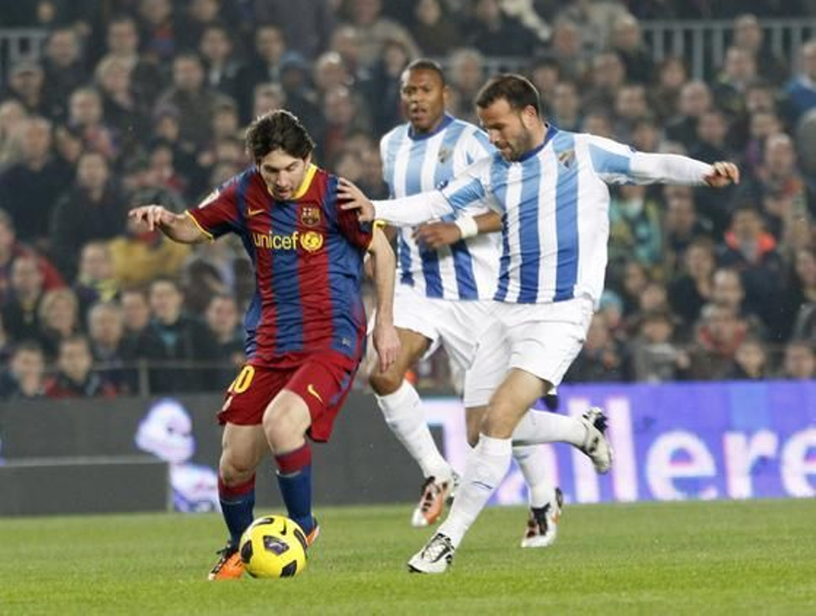 El Málaga se va goleado del Camp Nou ante una nueva exhibición del Barça (4-1). / Reuters