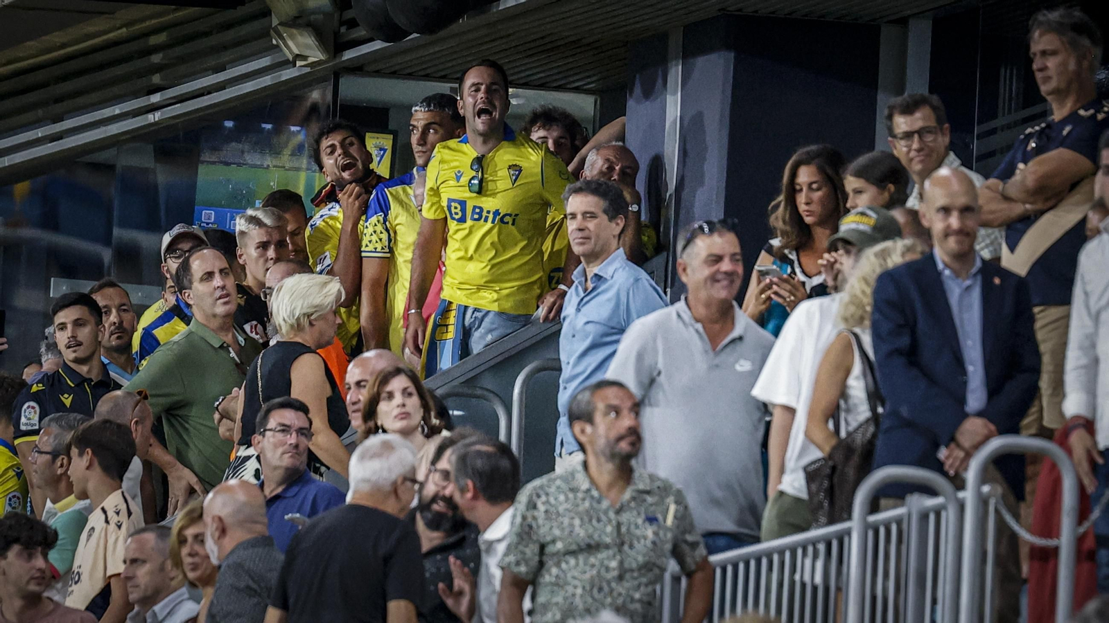Búscate entre las fotos del partido de fútbol entre Cádiz CF y Real Zaragoza