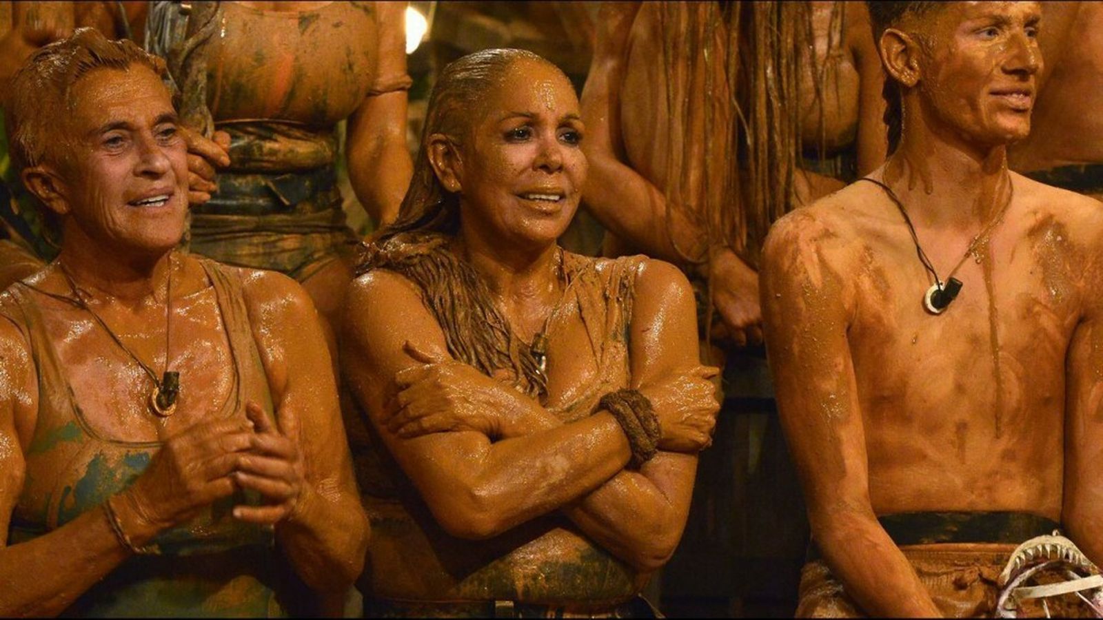 Chelo García Cortés e Isabel Pantoja recubiertas de barro para 'Supervivientes'