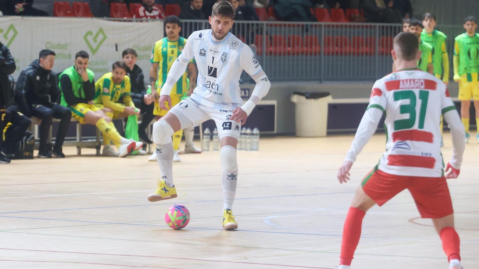 Espíndola, en una de las acciones ofensivas del duelo.