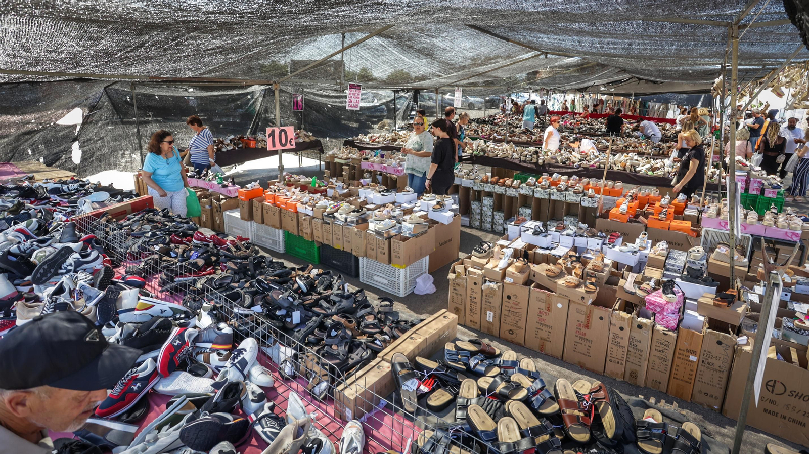 Así está el mercadillo de los lunes de Jerez, en imágenes