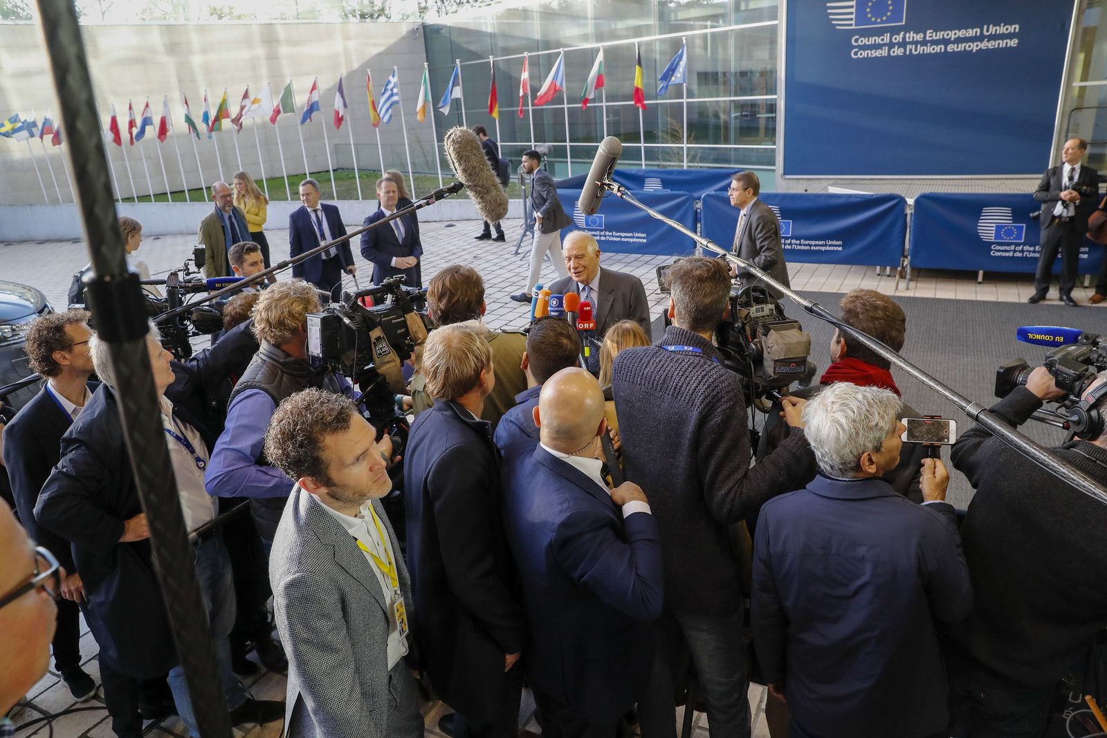 El alto representante de la UE, Josep Borrell, a su llegada al Consejo de Exteriores en Luxemburgo.