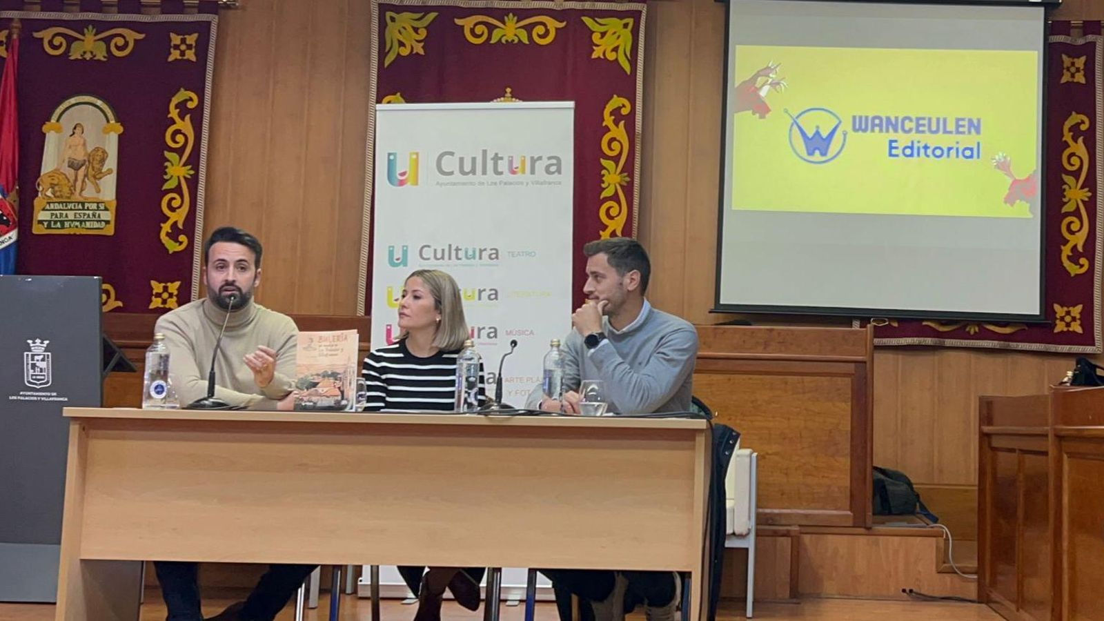 Los creadores de la colección, en una presentación de los libros.