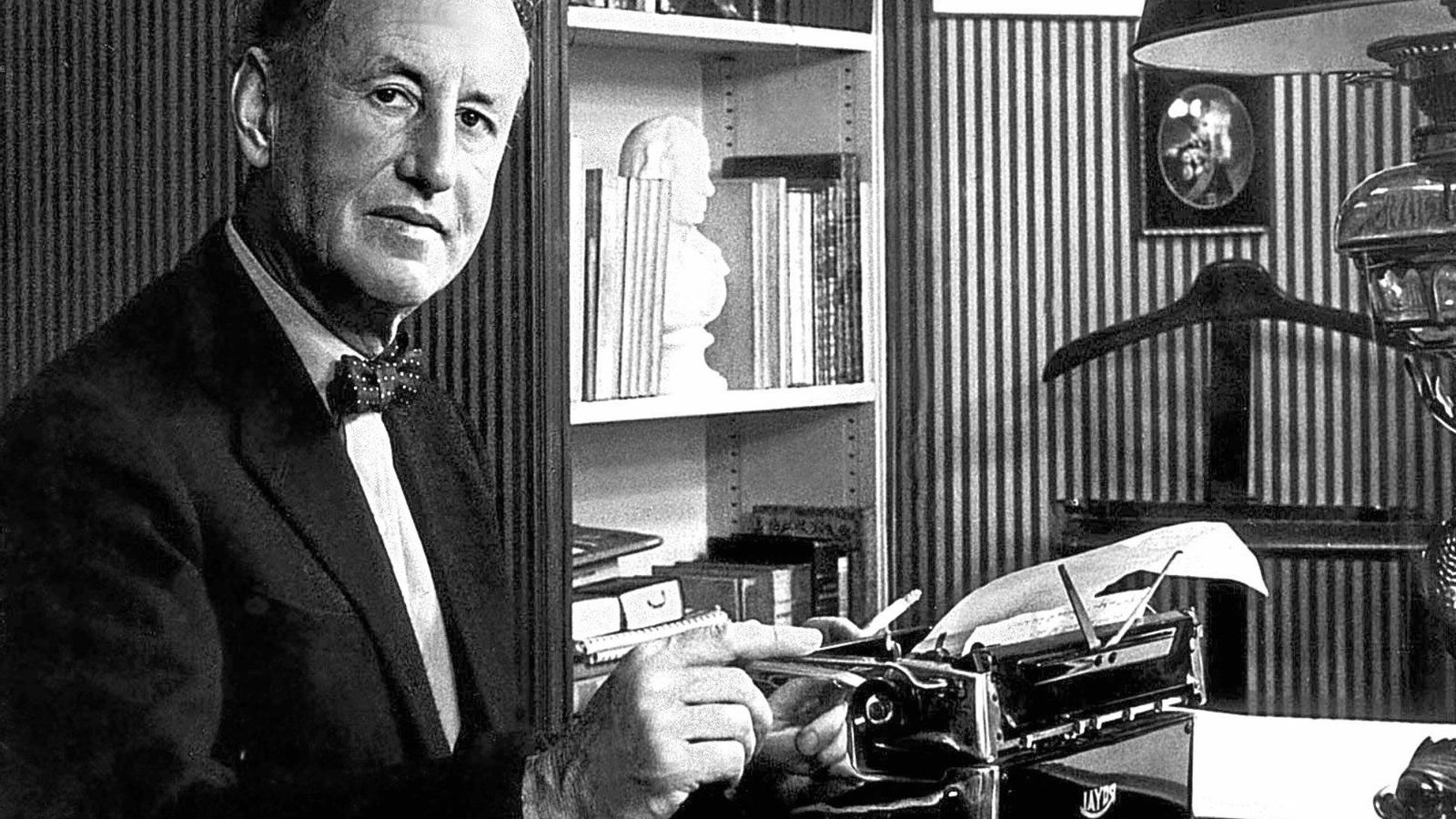 El escritor Ian Fleming, creador del famoso agente secreto James Bond.