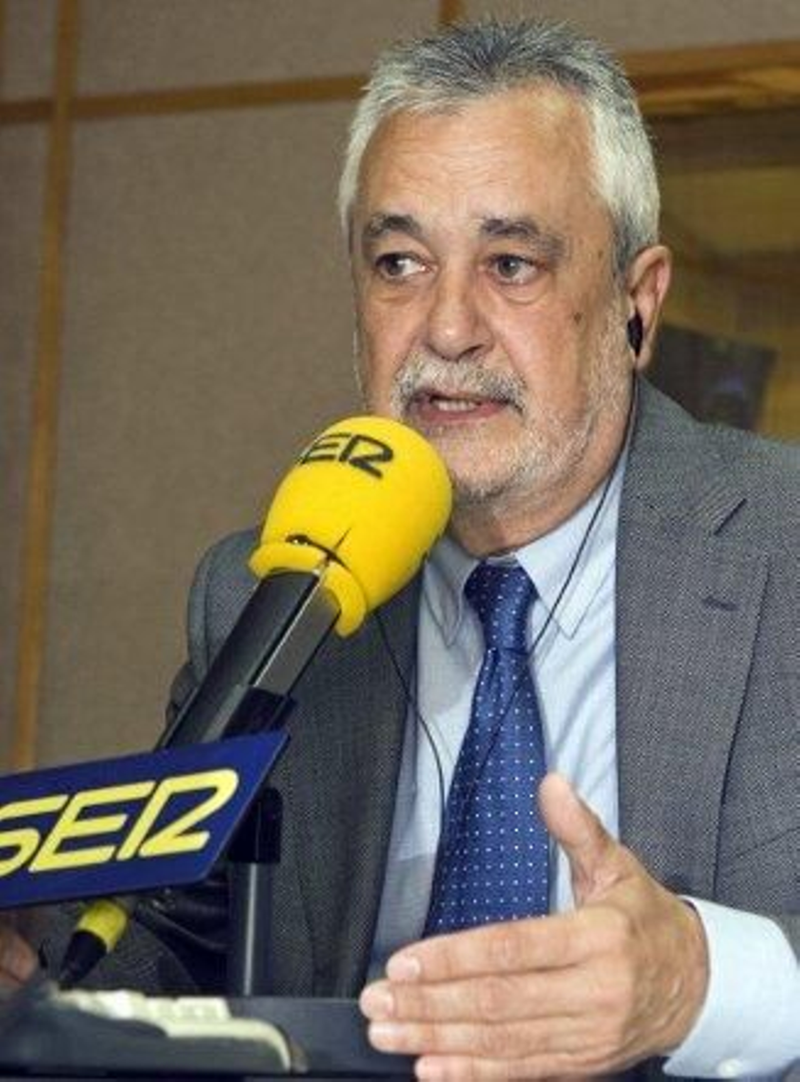 Griñán no aceptaría un pacto "simplemente" de investidura con IU