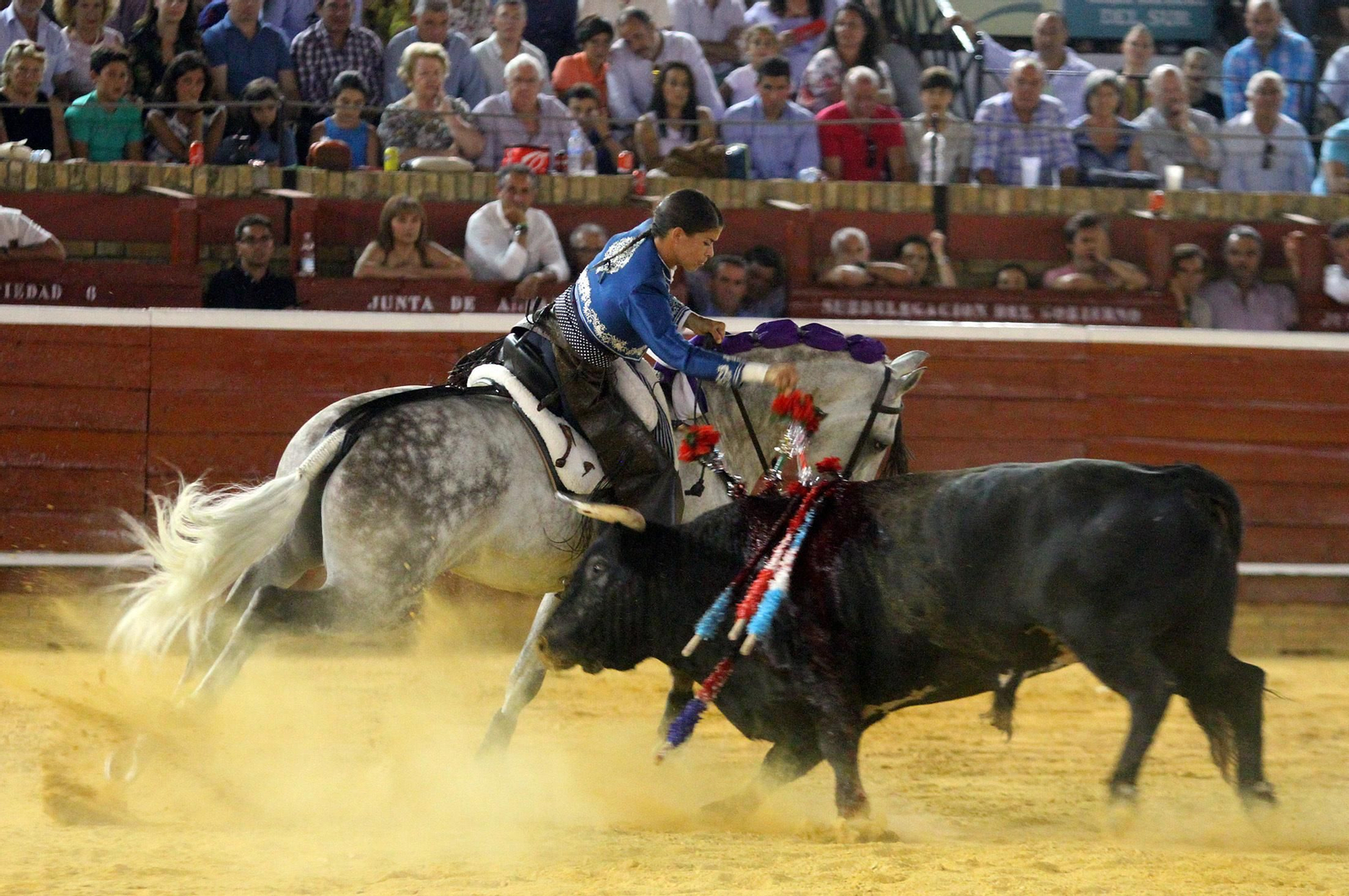 Imágenes de la corrida de rejones de Pablo Hermoso de Mendoza, Andrés Romero y Lea Vicens.