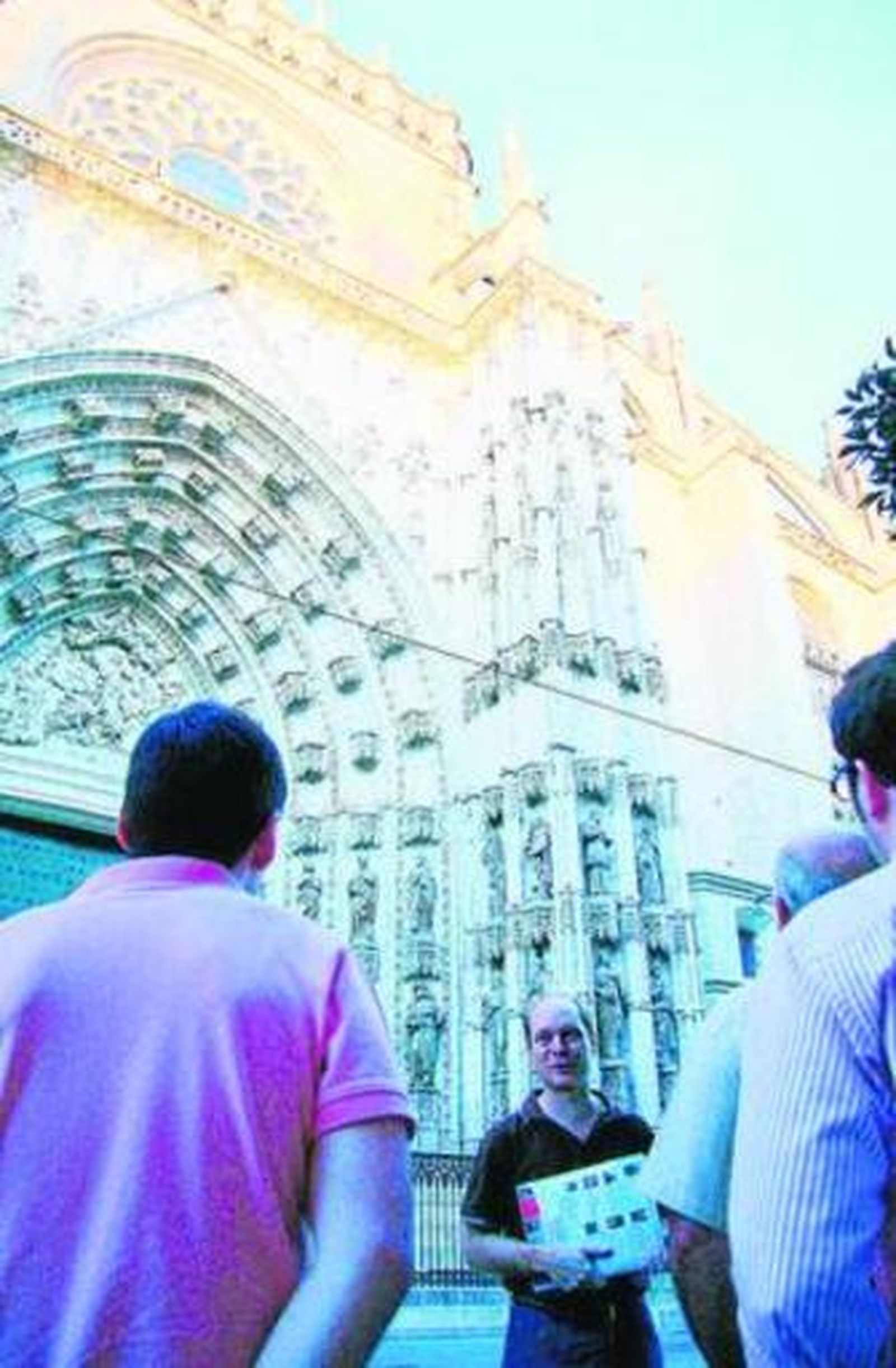 Florencio Quintero en una de sus explicaciones en la Catedral.