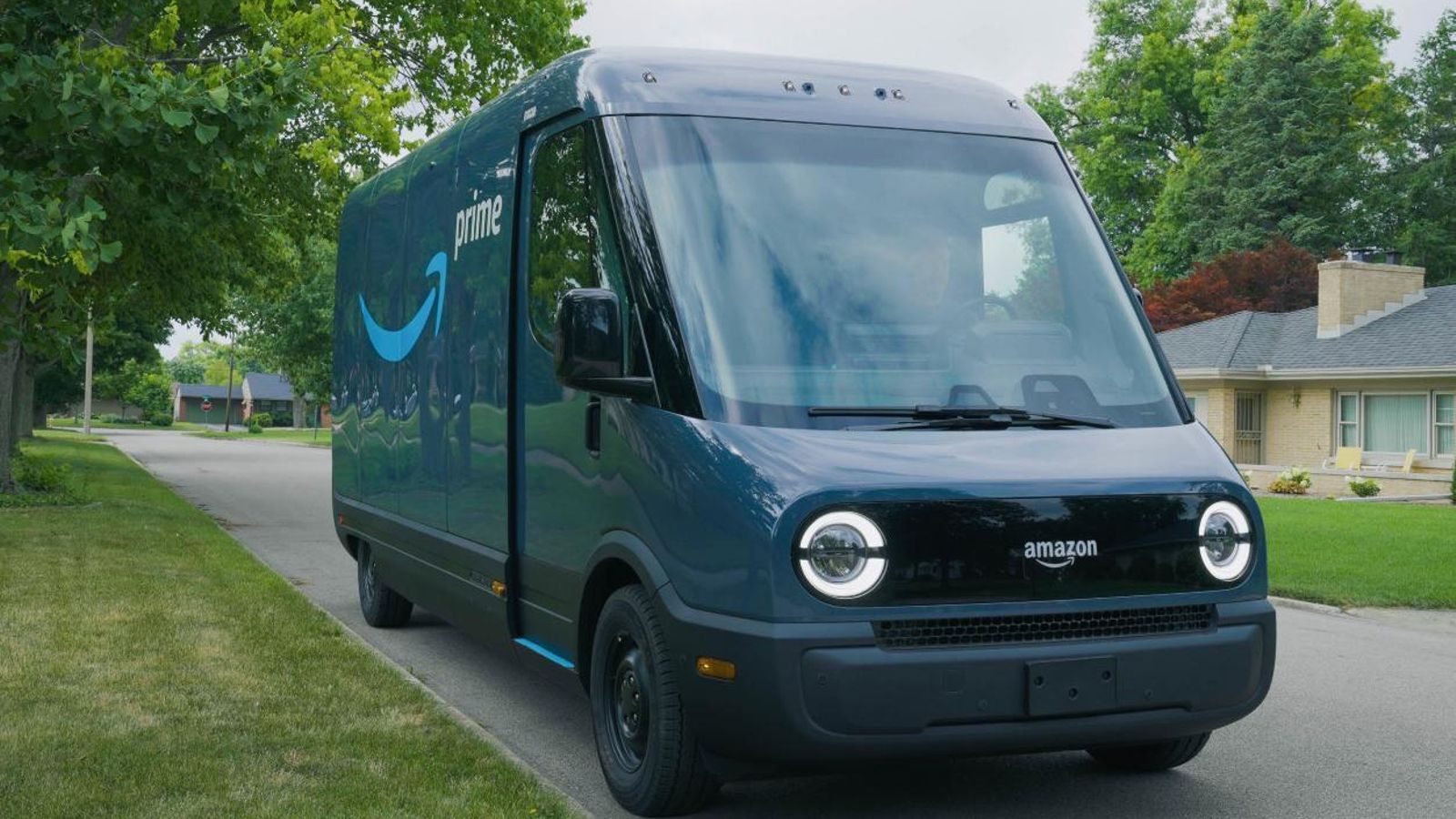 El modelo más grande fabricado por Rivian es el EDV-700.