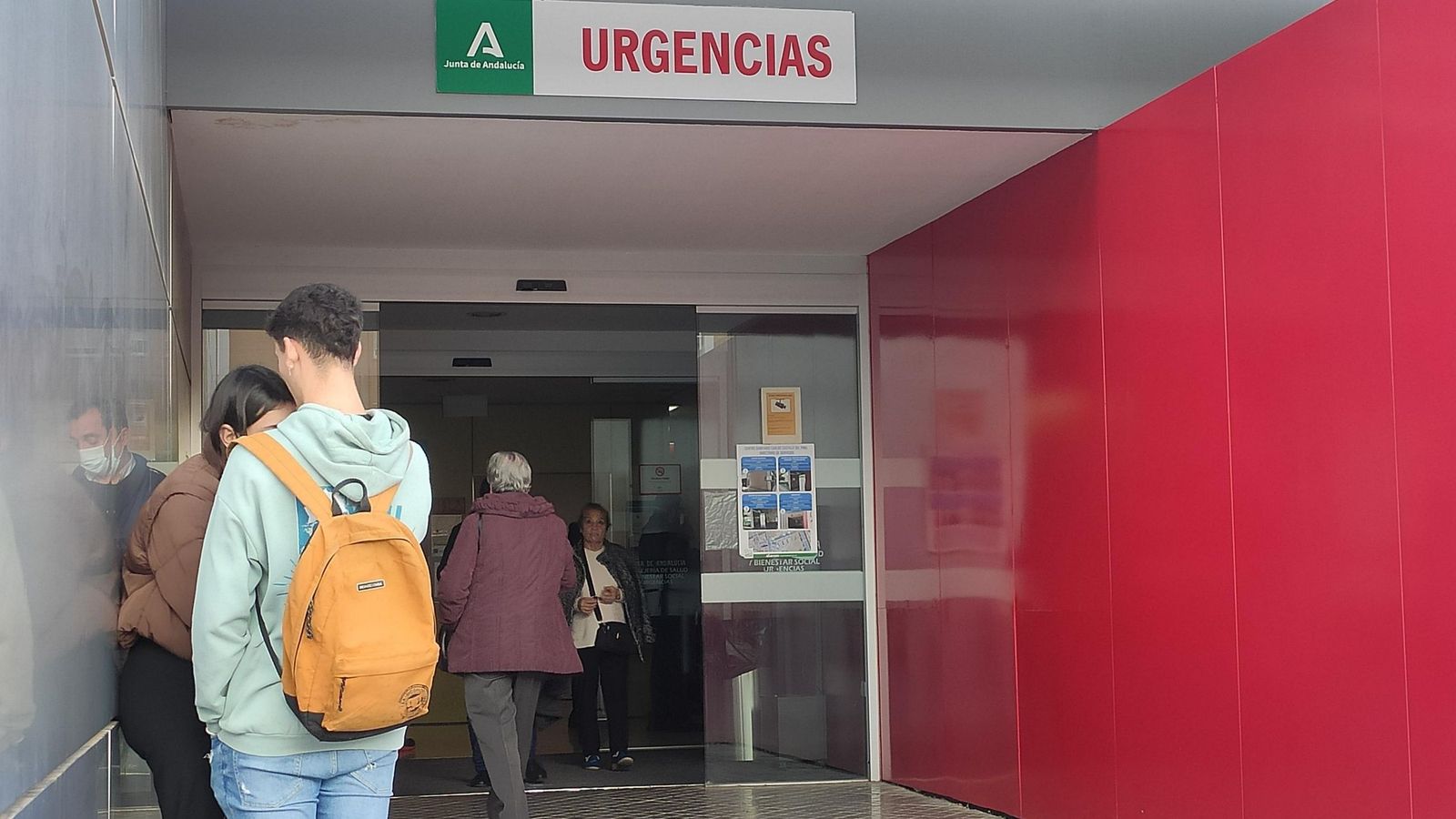 Puerta de las Urgencias del Castilla del Pino.