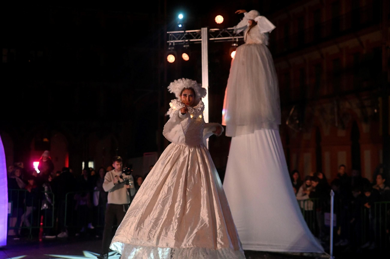 El espectáculo navideño de acrobacias en La Corredera de Córdoba, en imágenes
