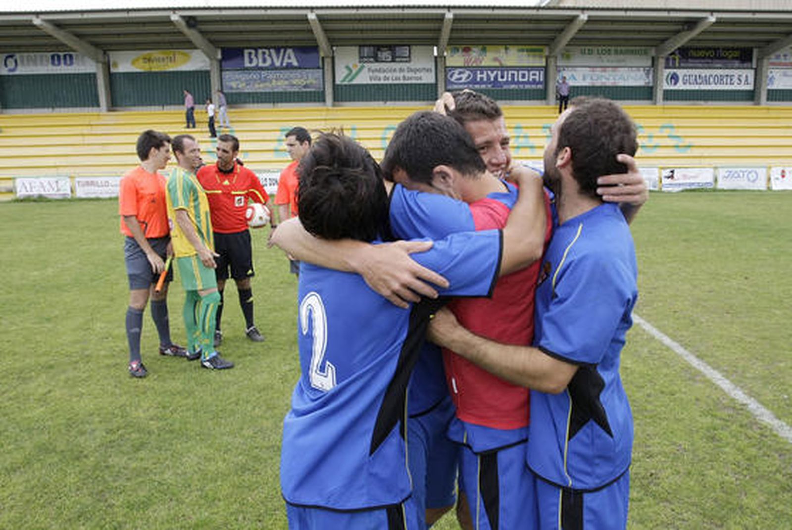 El filial amarillo, que acaba con diez jugadores, se impone con sufrimientos a Los Barrios y logra la permanencia./Fotos:Erasmo Fenoy

Foto: Erasmo Fenoy
