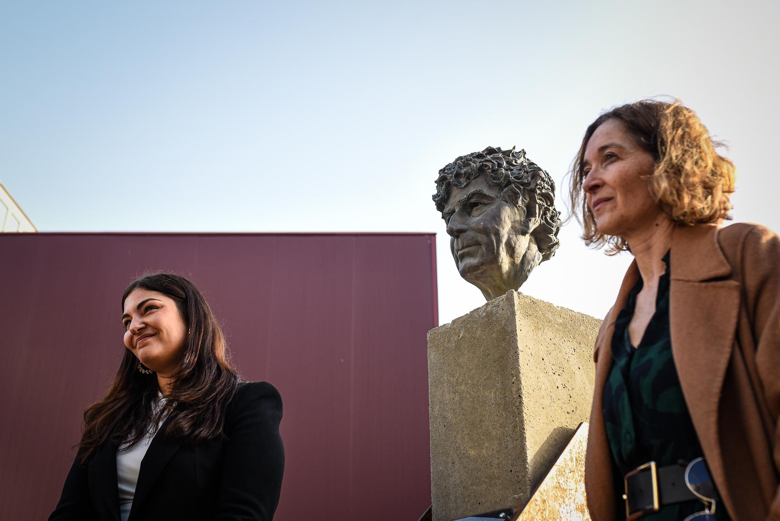 Imágenes de la inauguración del busto de Jesús Quintero en el Centro de la Comunicación Jesús Hermida