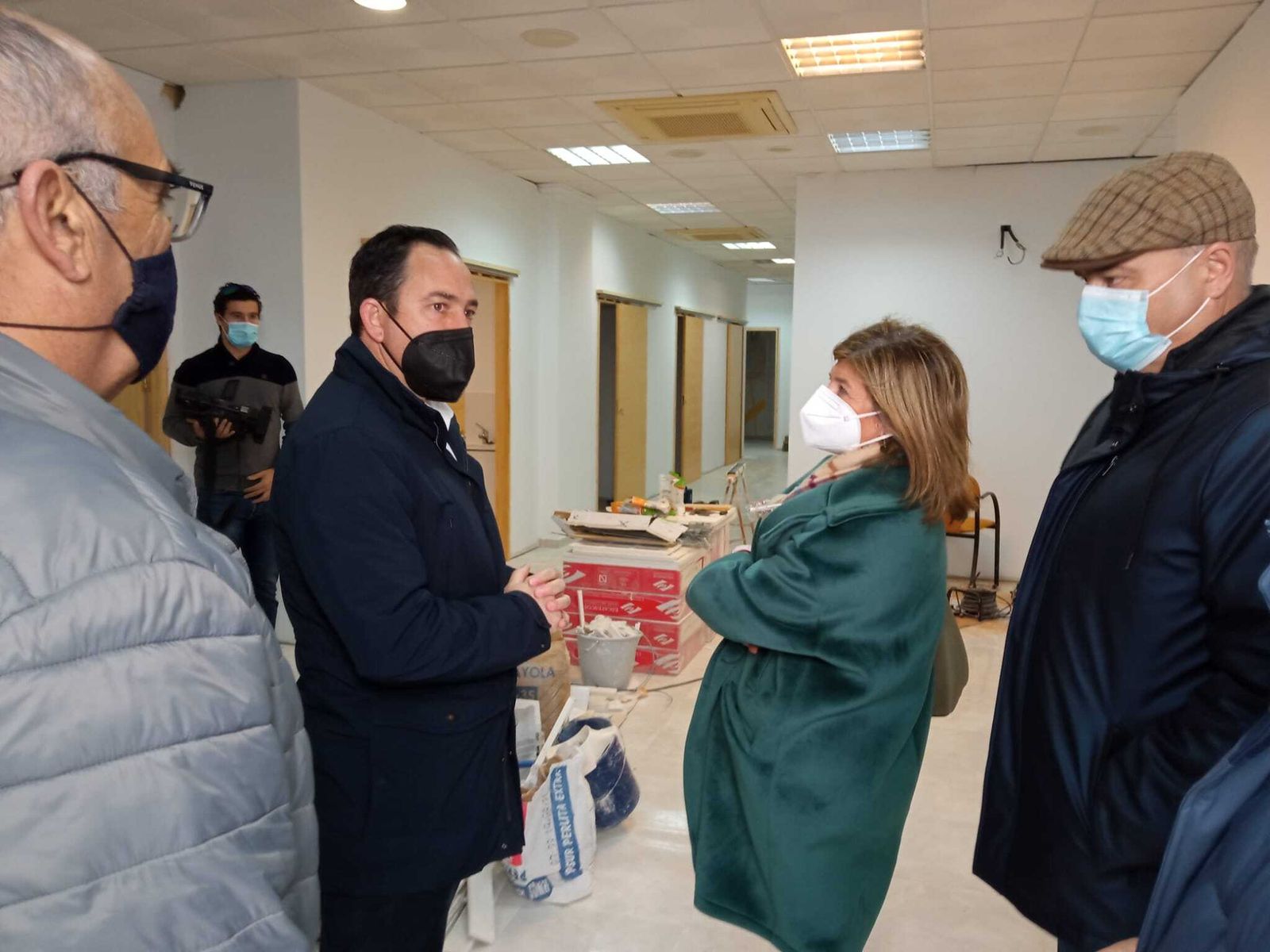 El alcalde y la delegada han conocido la última fase de las obras del nuevo equipamiento sanitario.