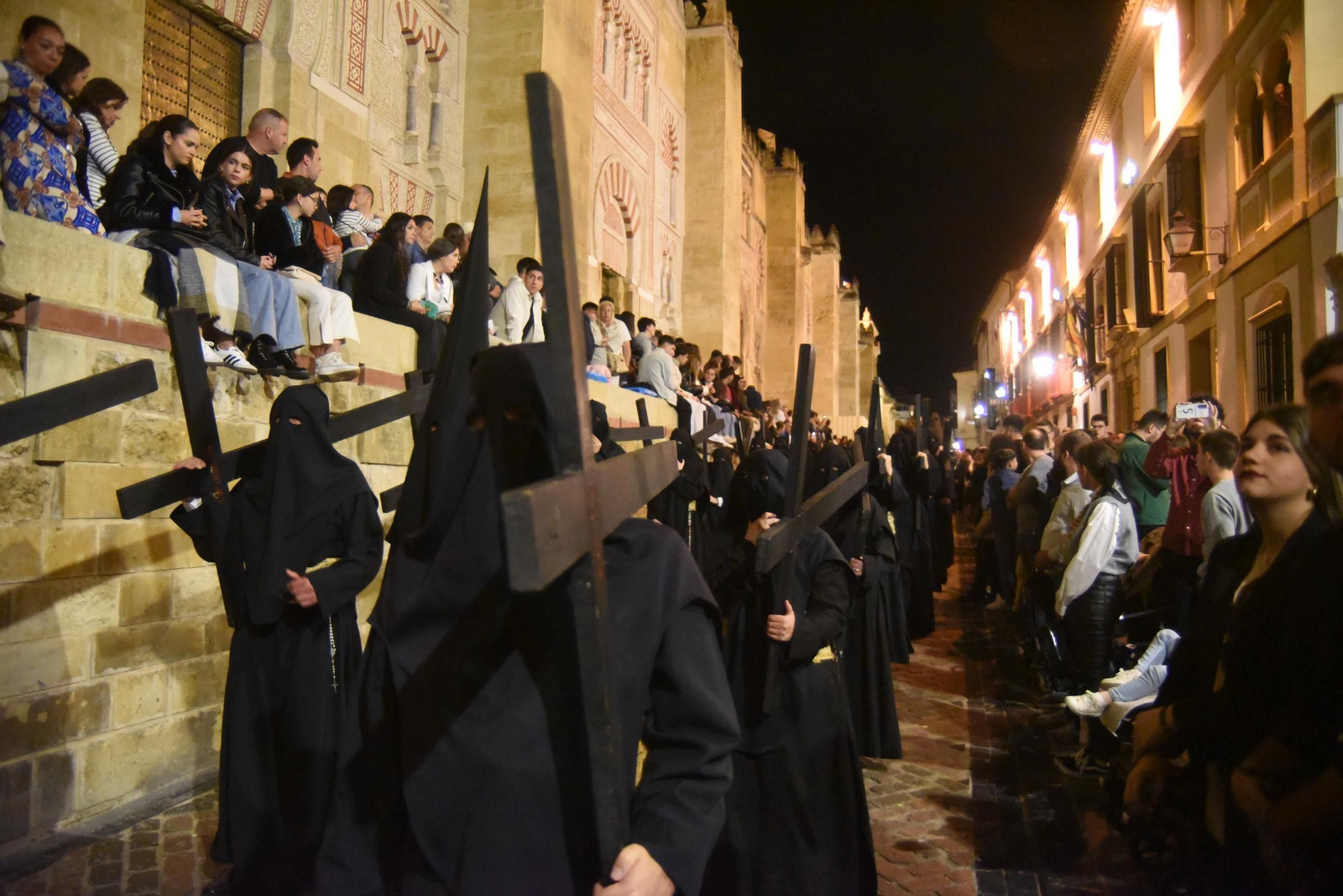 La procesión de la Expiración en este Viernes Santo de Córdoba, en imágenes
