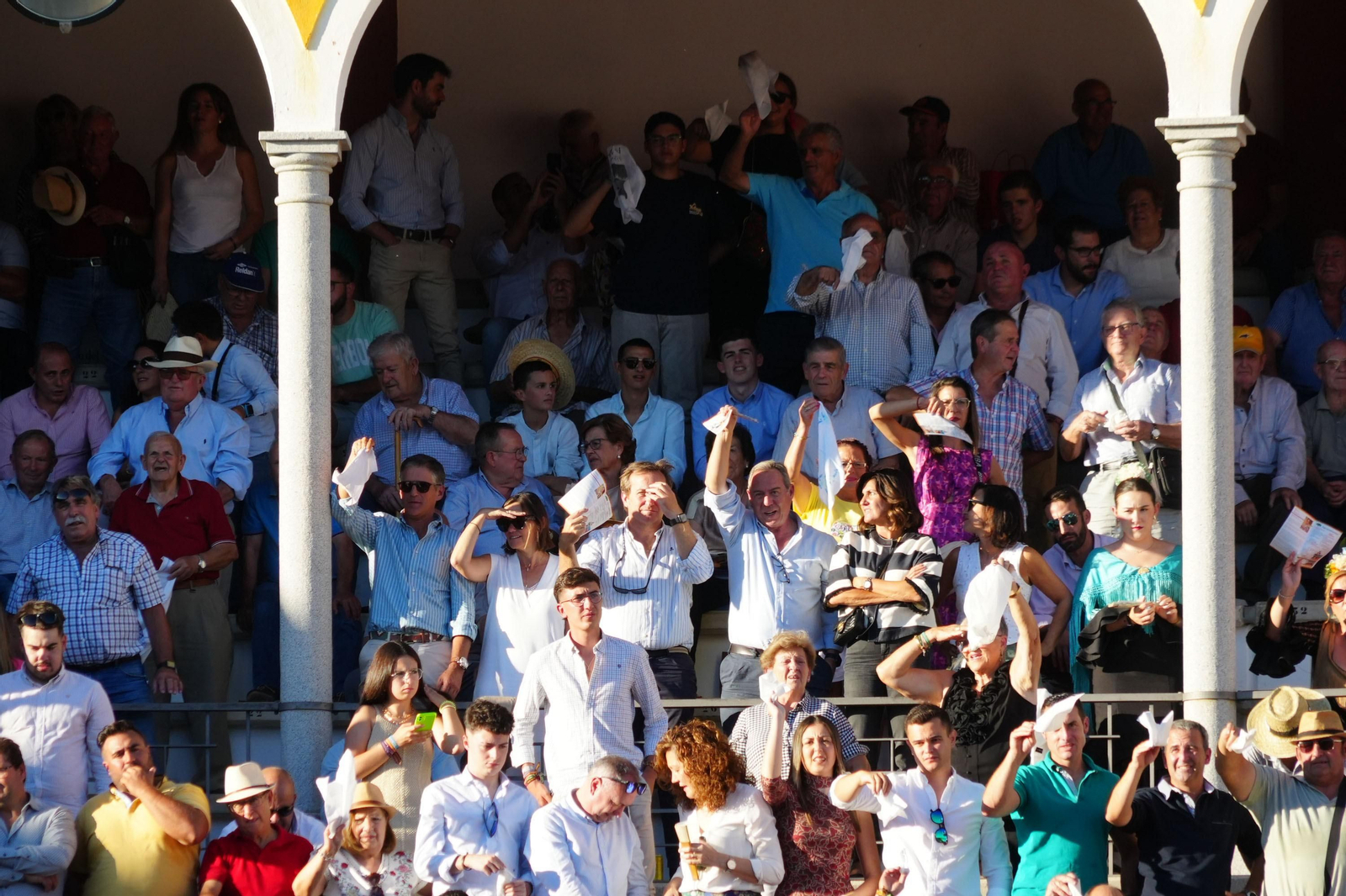 El triunfo de Rocío Romero, Manzanares y Roca Rey en la plaza de toros Pozoblanco, en imágenes