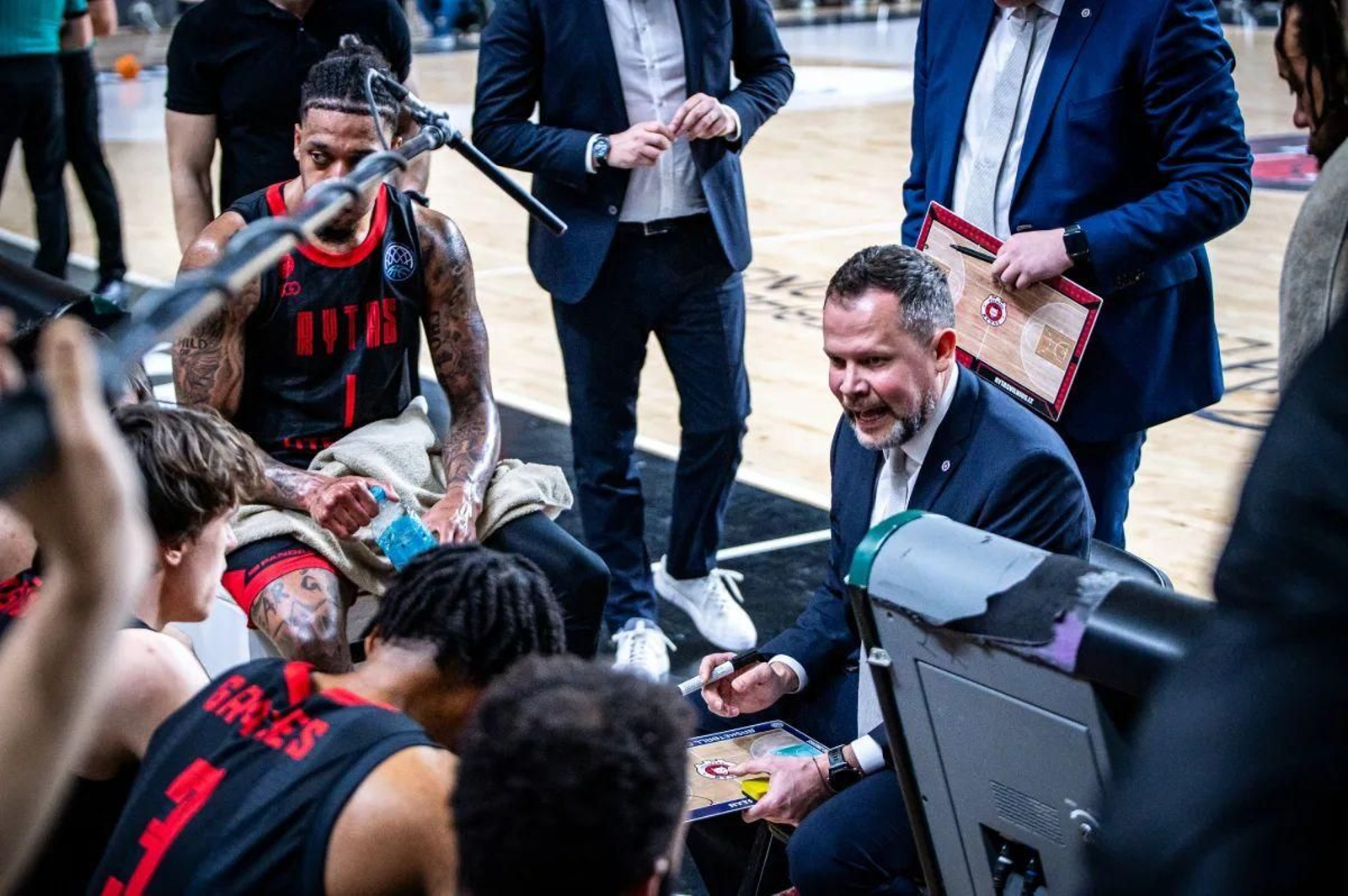 BCL: El Manisa tritura al Rytas y agita el grupo del Unicaja