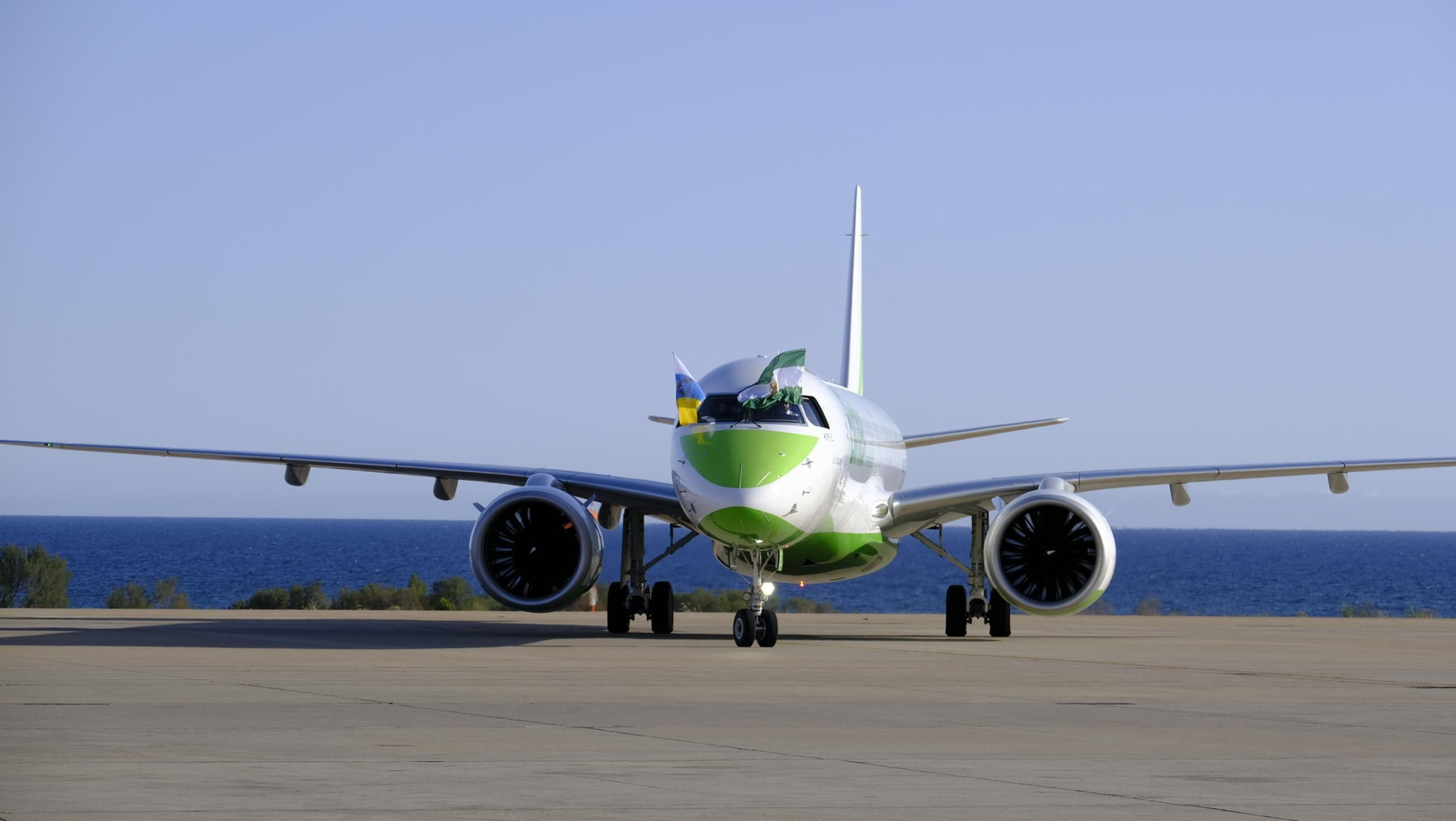 La compañía canaria Binter llega a Almería para quedarse, en imágenes