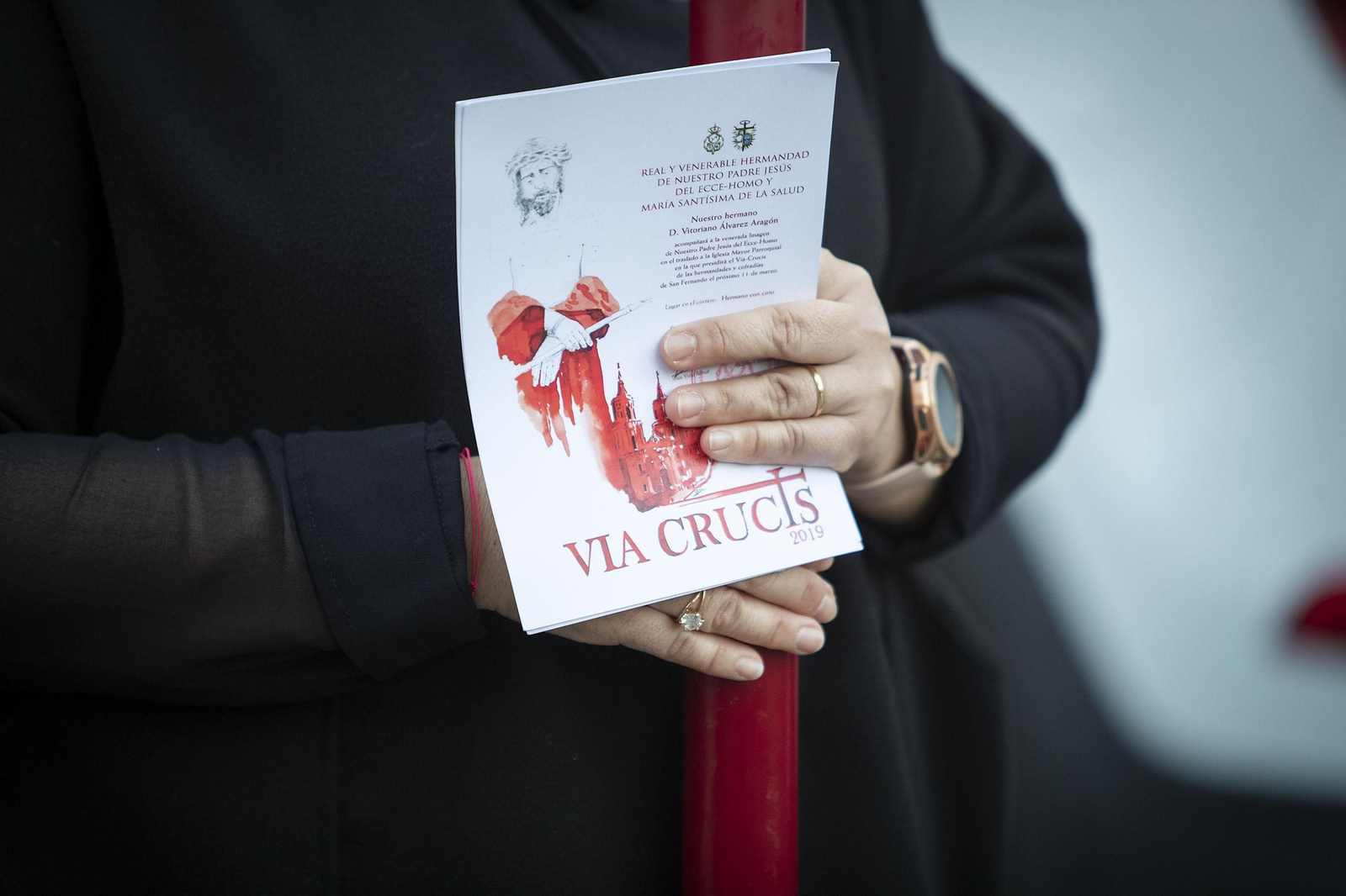 Una de las hermanas que ayer acompañó al titular del Ecce Homo en el vía crucis.