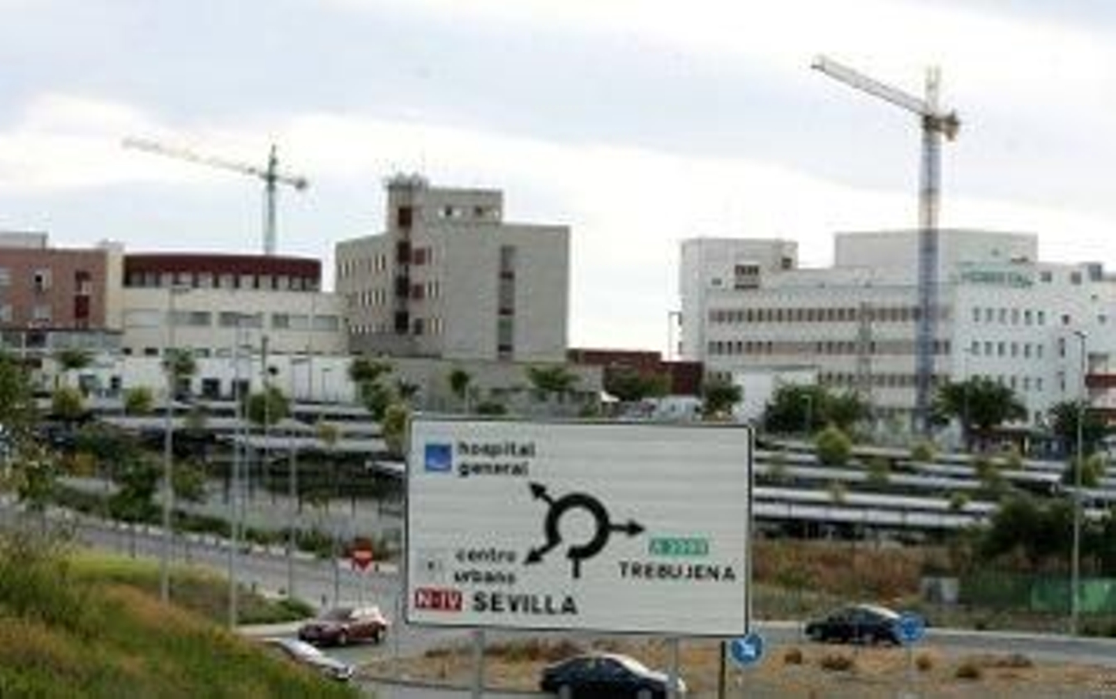 Paredes insta a Salud a evitar el cierre de camas del hospital