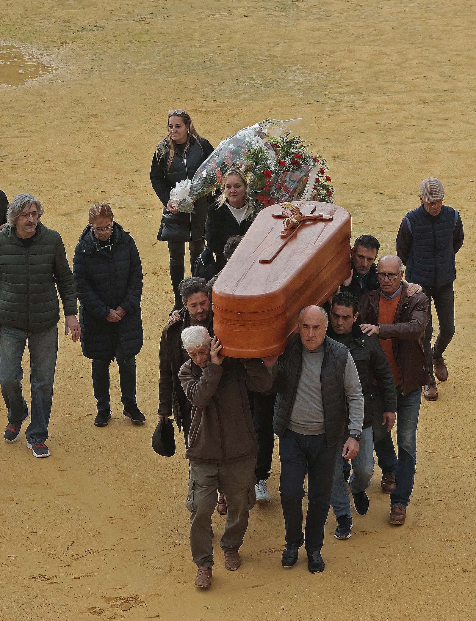El último adiós al 'Niño de las Coles' en la plaza de toros de Las Palomas, en imágenes
