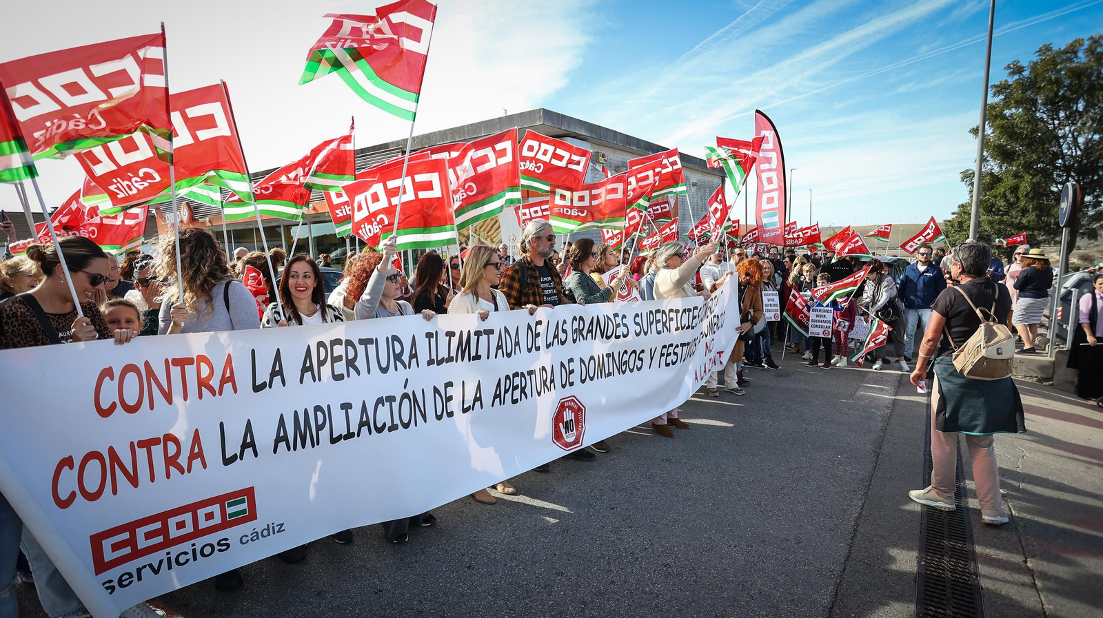 Protestas contra la ampliación de los domingos y festivos de apertura de las grandes superficies en Jerez