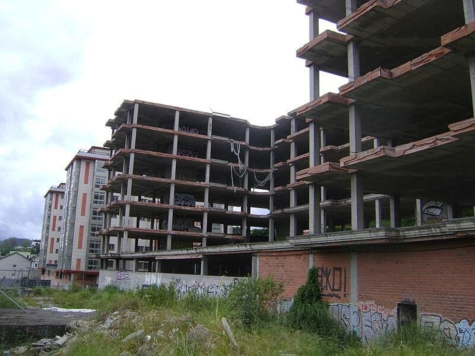 Edificios inacabados por causa de la crisis.