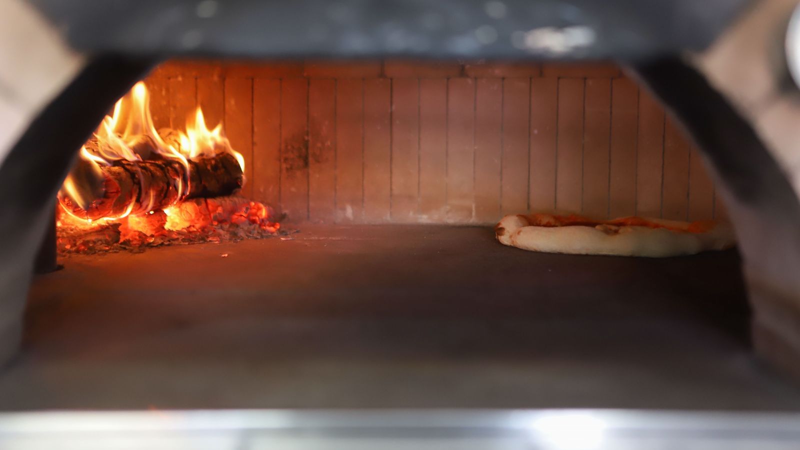 Pizza al horno de leña