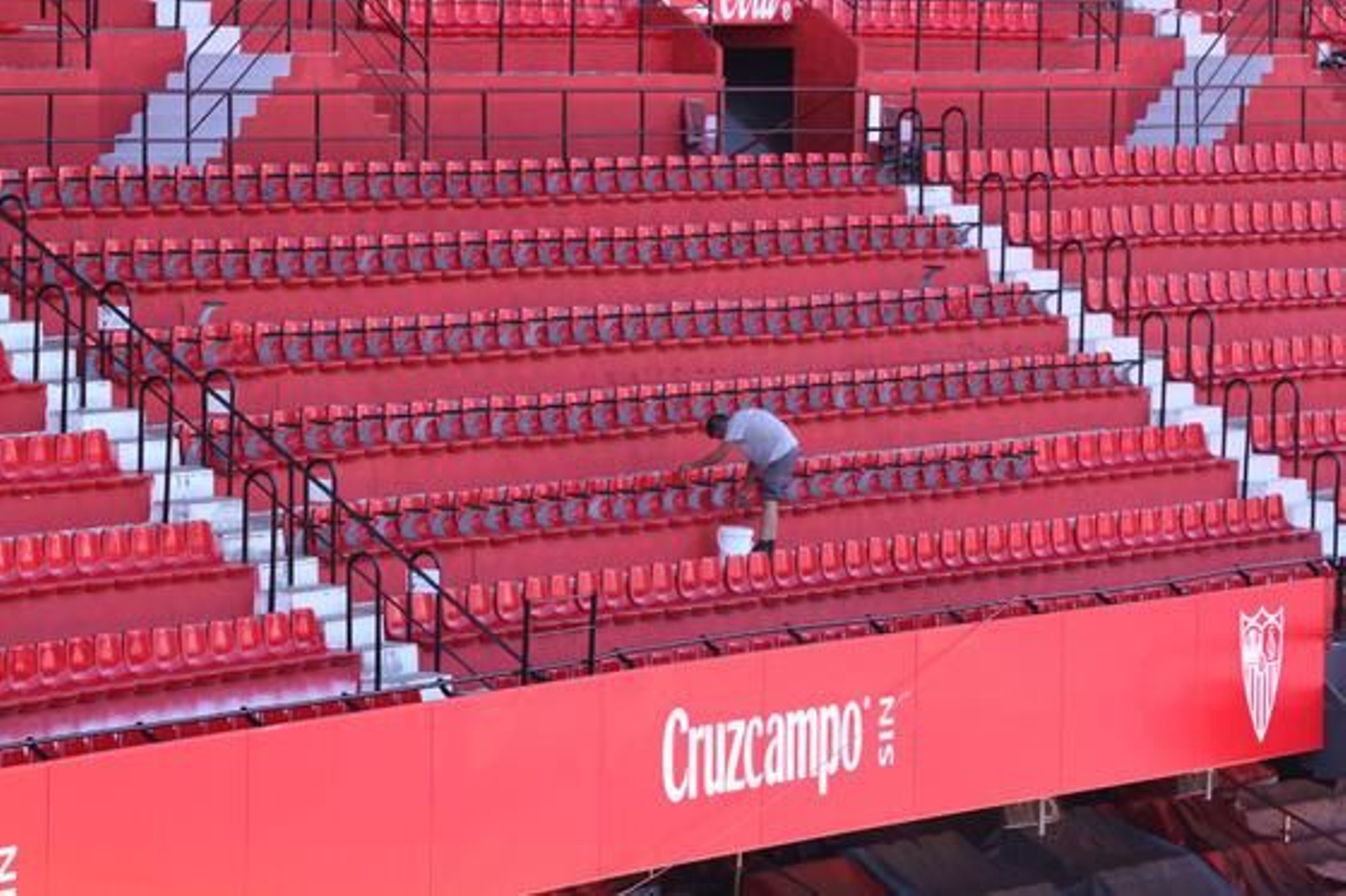 Últimos retoques en la nueva grada del Sánchez-Pizjuán

Foto: Belén Vargas