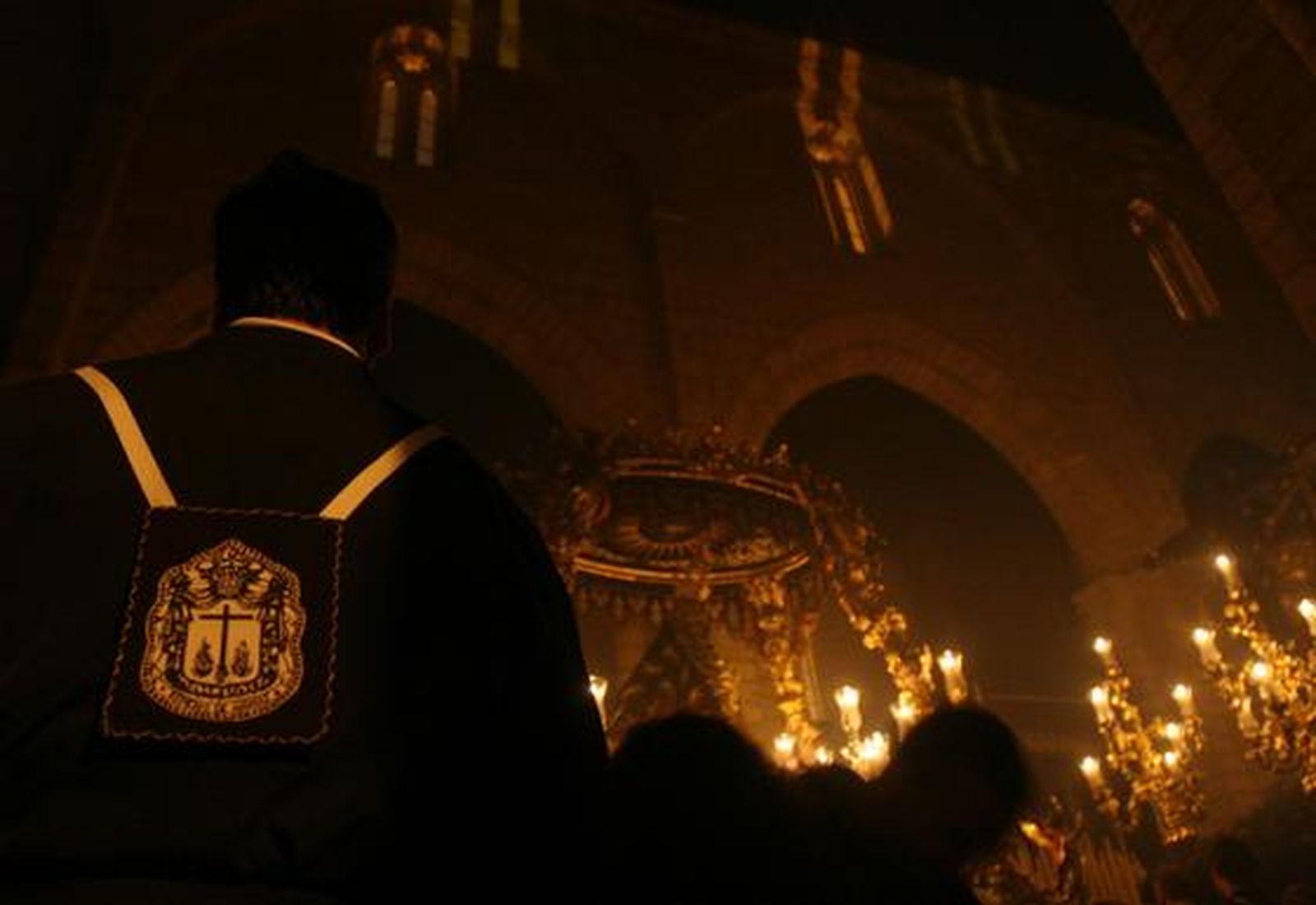 La cofradía de Ánimas no desafió a la lluvia. /Álvaro Carmona