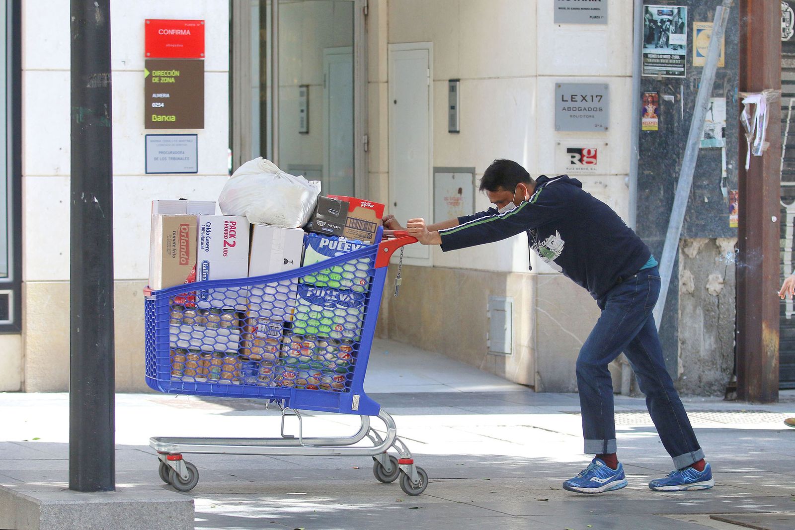 Las imágenes del Estado de Alarma en Almería por el Coronavirus COVID-19