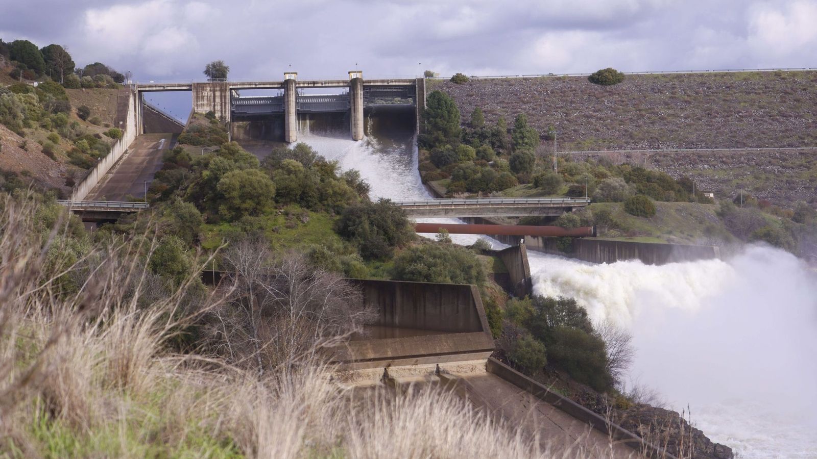 Desembalse en San Rafael de Navallana tras el paso de la borrasca Leonardo.
