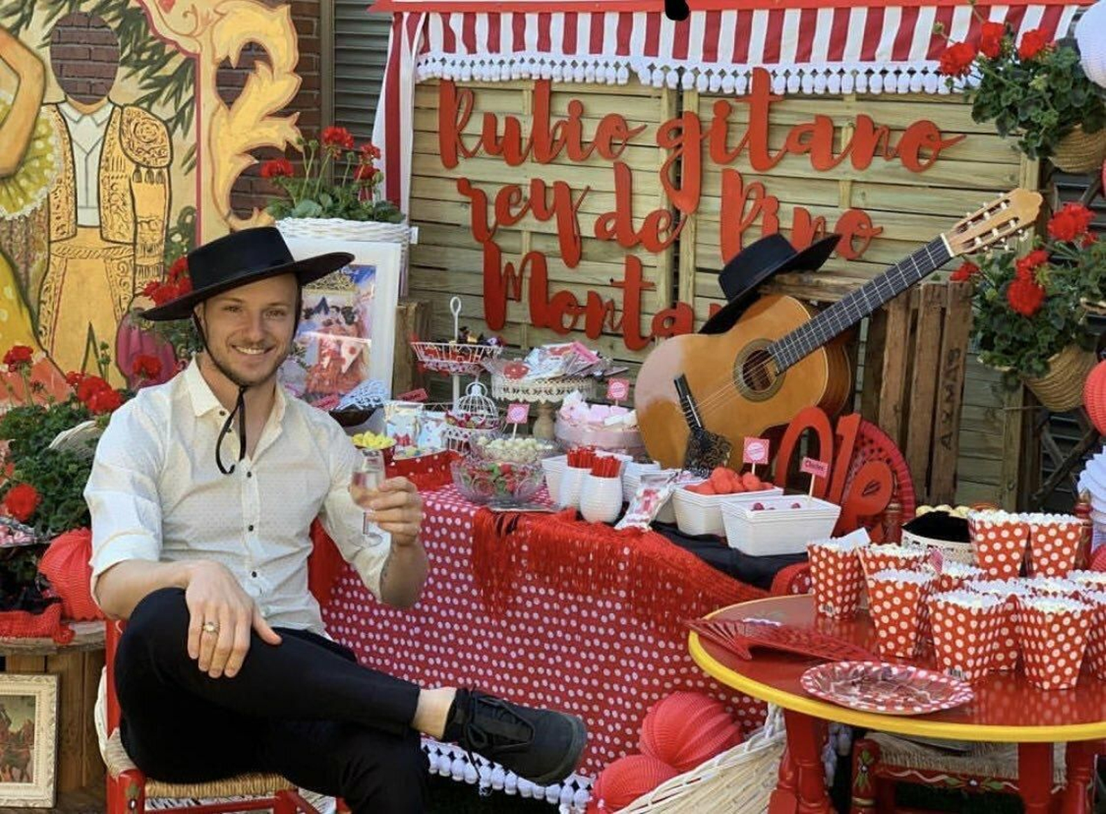 Ivan Rakitic celebrando su 31 cumpleaños.