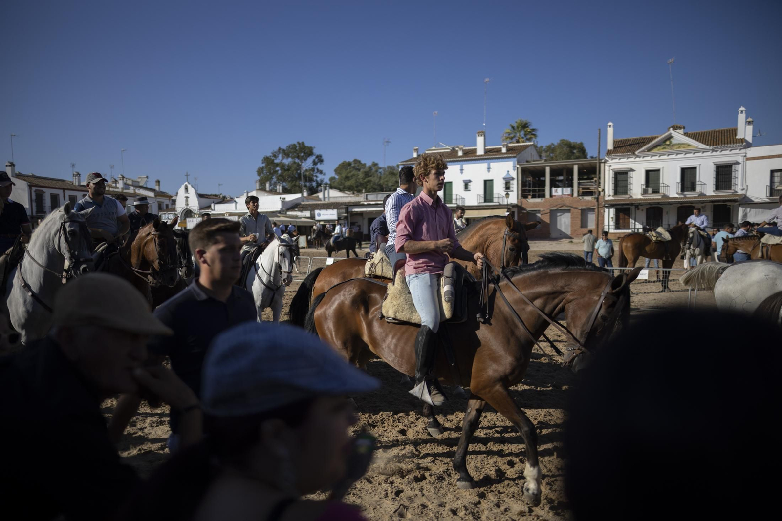Ambiente del jueves 18 de agosto en la aldea de El Rocío durante el Rocío Chico