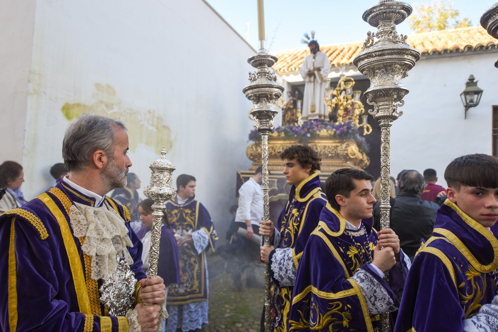 El traslado del Señor de la Sangre a la Catedral para el Vía Crucis de las Cofradías, en imágenes