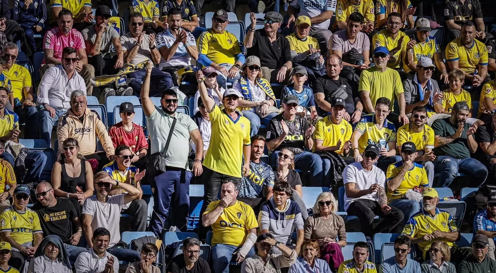 Aficionados del Cádiz en el partido contra el Racing.