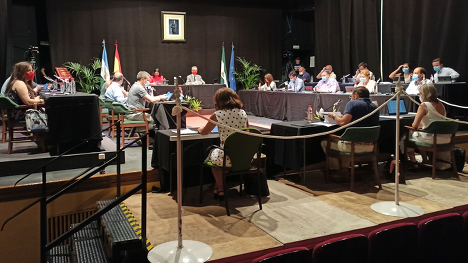 Pleno del Ayuntamiento de Lucena, correspondiente a julio, celebrado en el teatro Palacio Erisana.