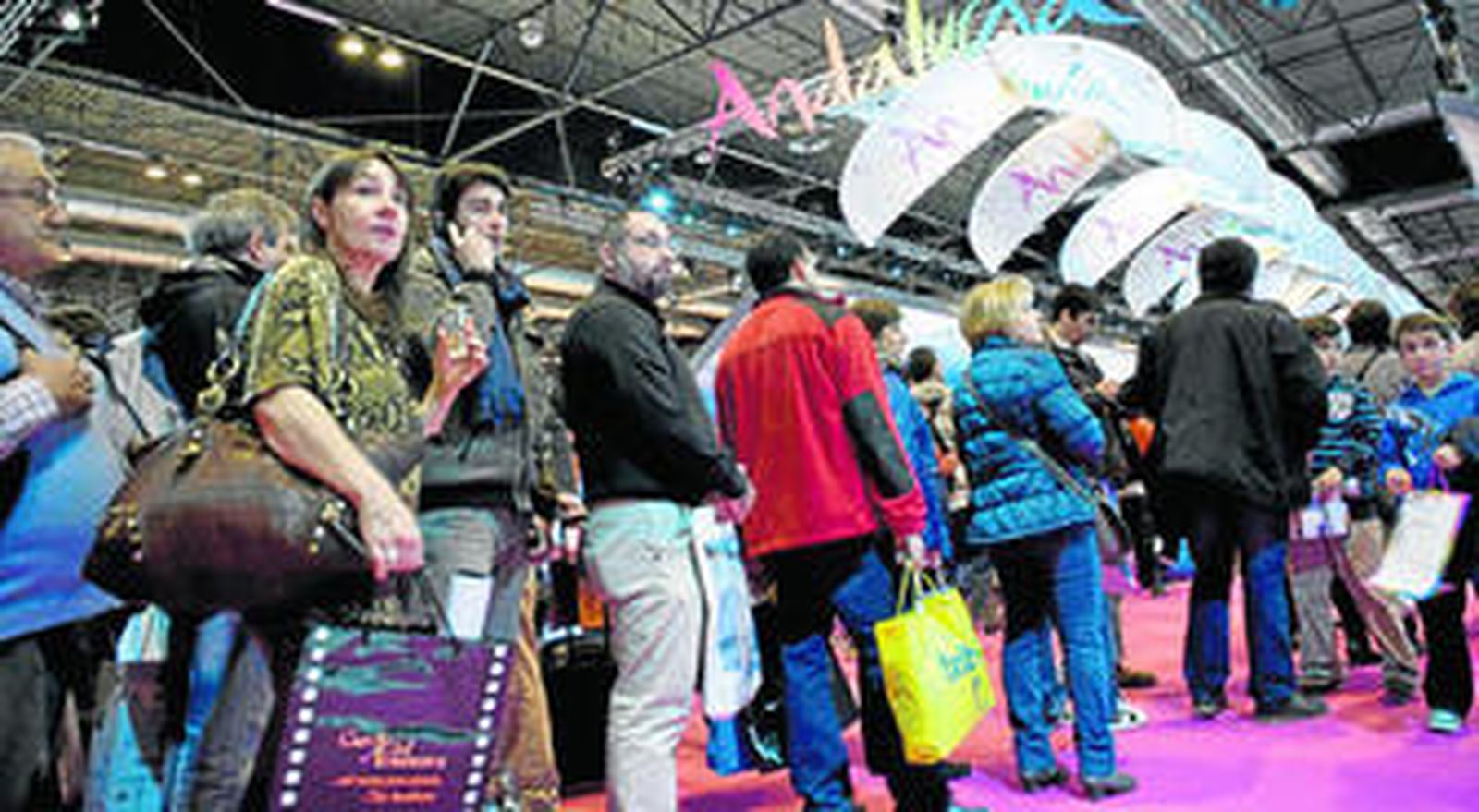 Visitantes en el 'stand' andaluz en la pasada edición de Fitur.