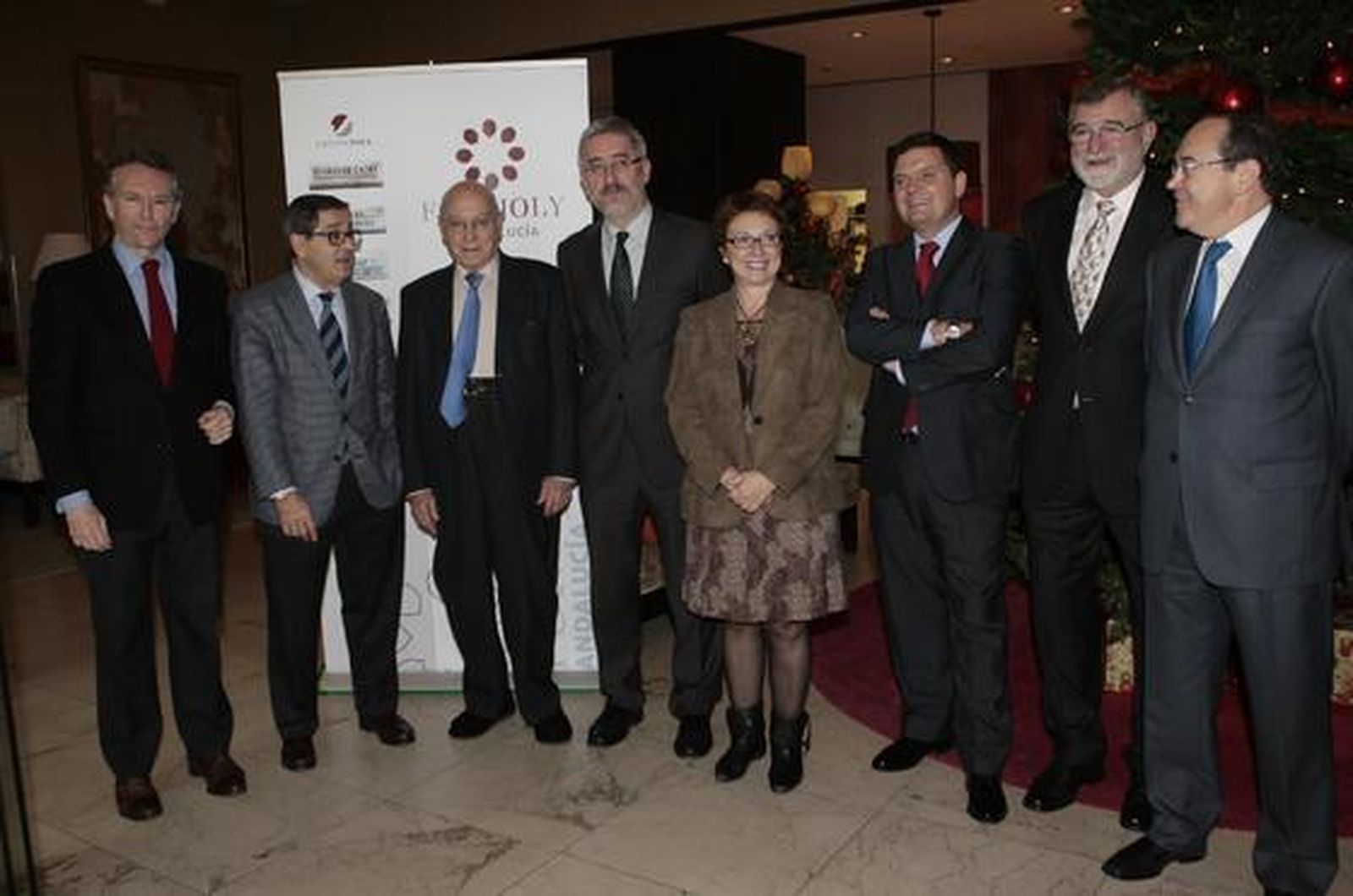 José Joly, Mario Fernández; Manuel Clavero, presidente del Consejo Editorial del Grupo Joly; Antonio Ávila, consejero de Economía e Innovación; Carmen Marínez Aguayo, consejera de Hacienda; Luis Pérez-Bustamante, director de 'El Día de Córdoba'; José Manuel Roldán, rector de la UCO, y Carlos Pla, presidente de Cajasur.

Foto: Victoria Hidalgo y Juan Carlos Muñoz