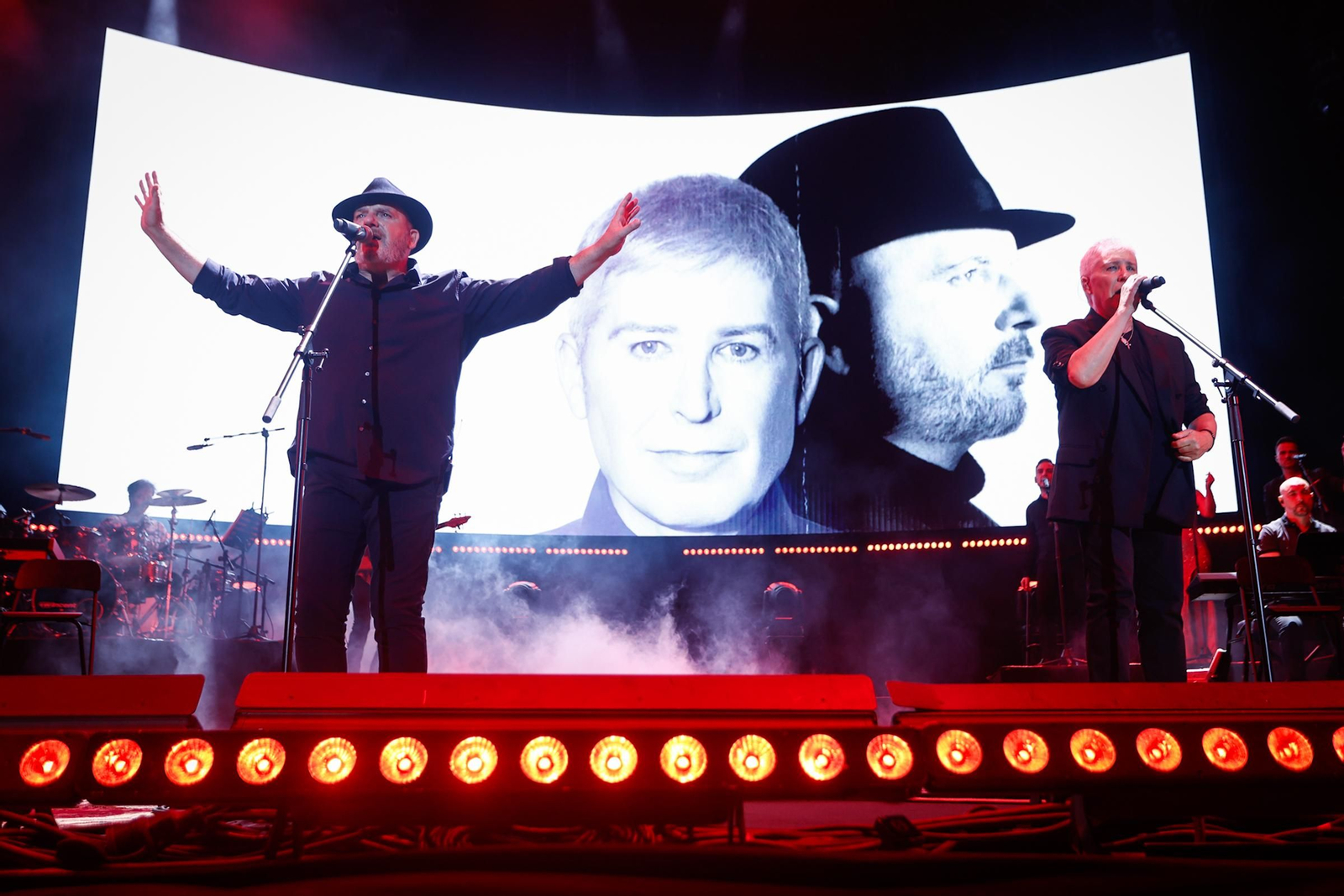Todas las imágenes del concierto de Los Pecos en la Plaza de Toros de Granada.