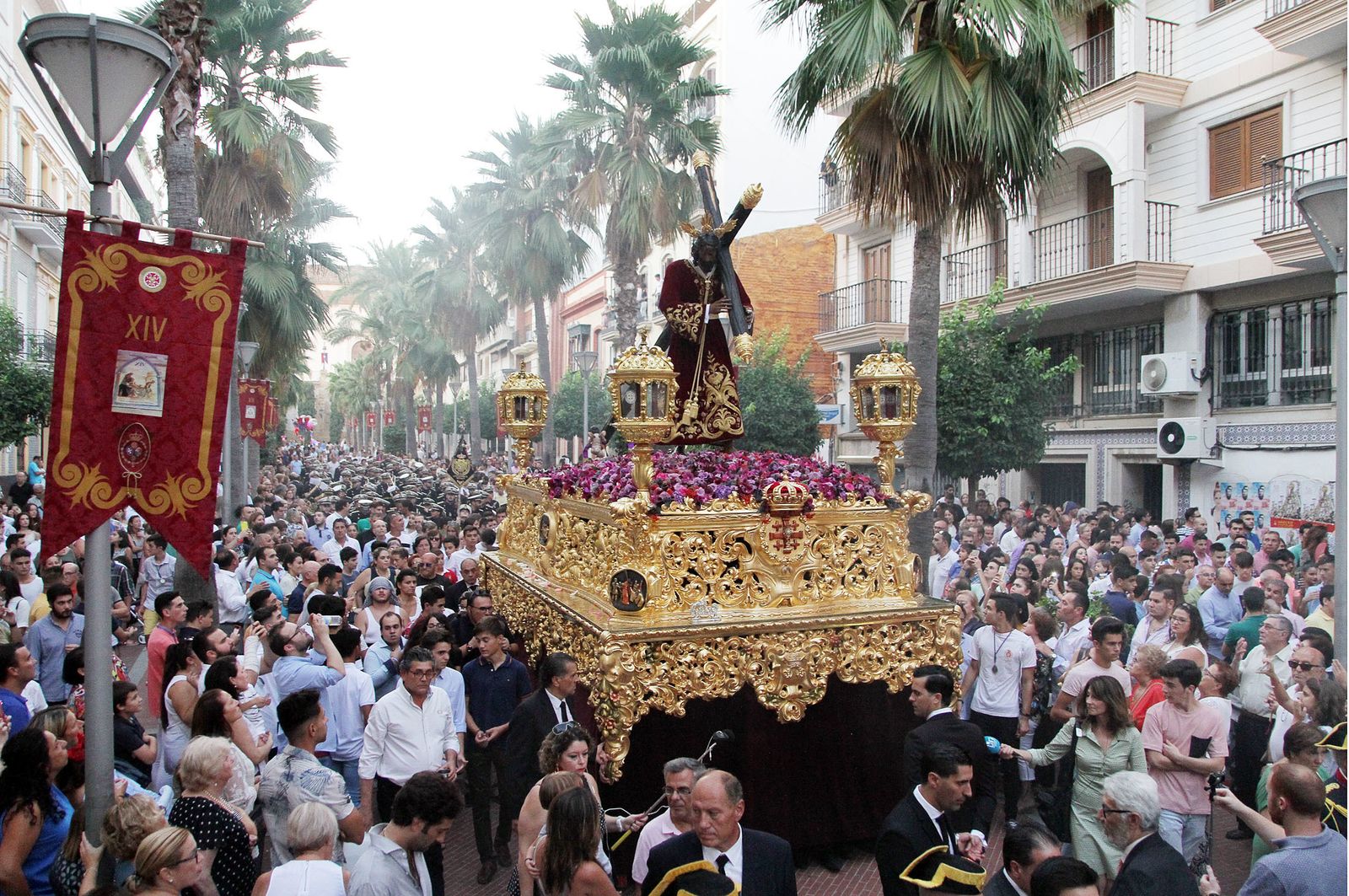 Imágenes del Señor de Pasión en la procesión del centenario de la hermandad