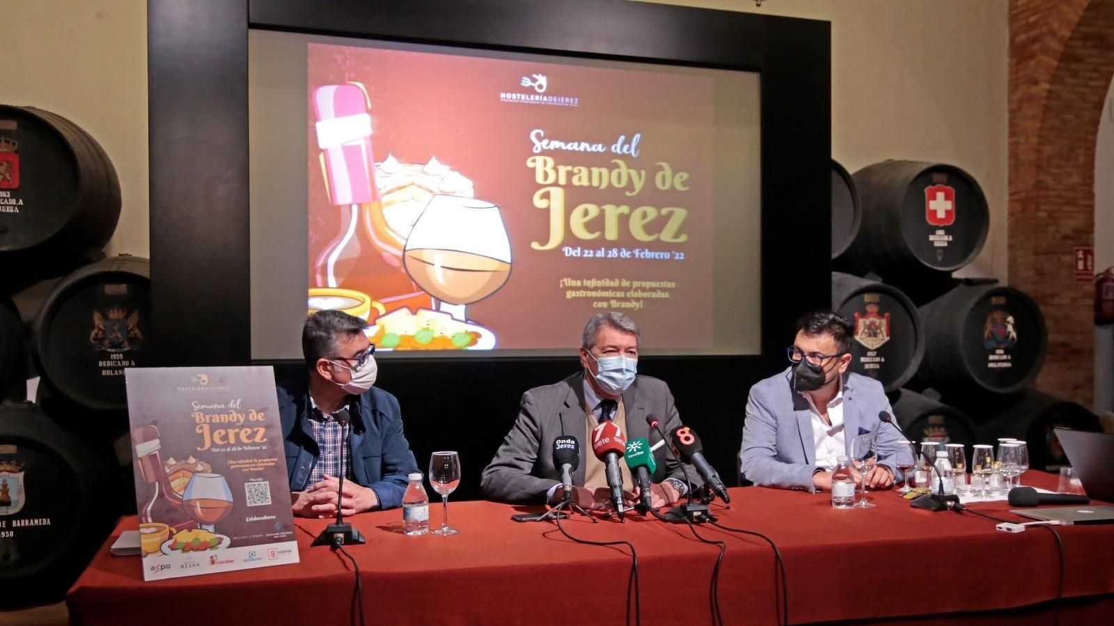 Javier Sánchez, César Saldaña y Alfredo Carrasco, durante la presentación de la Semana del Brandy.