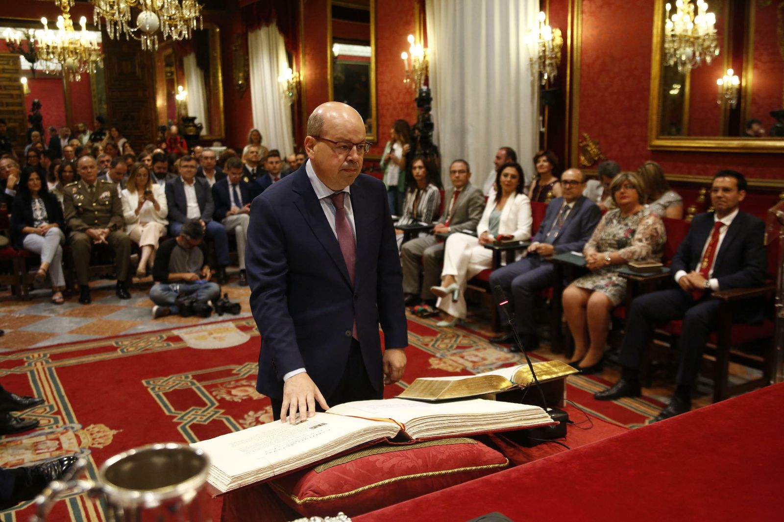 Las imágenes de la jornada de constitución del Ayuntamiento de Granada